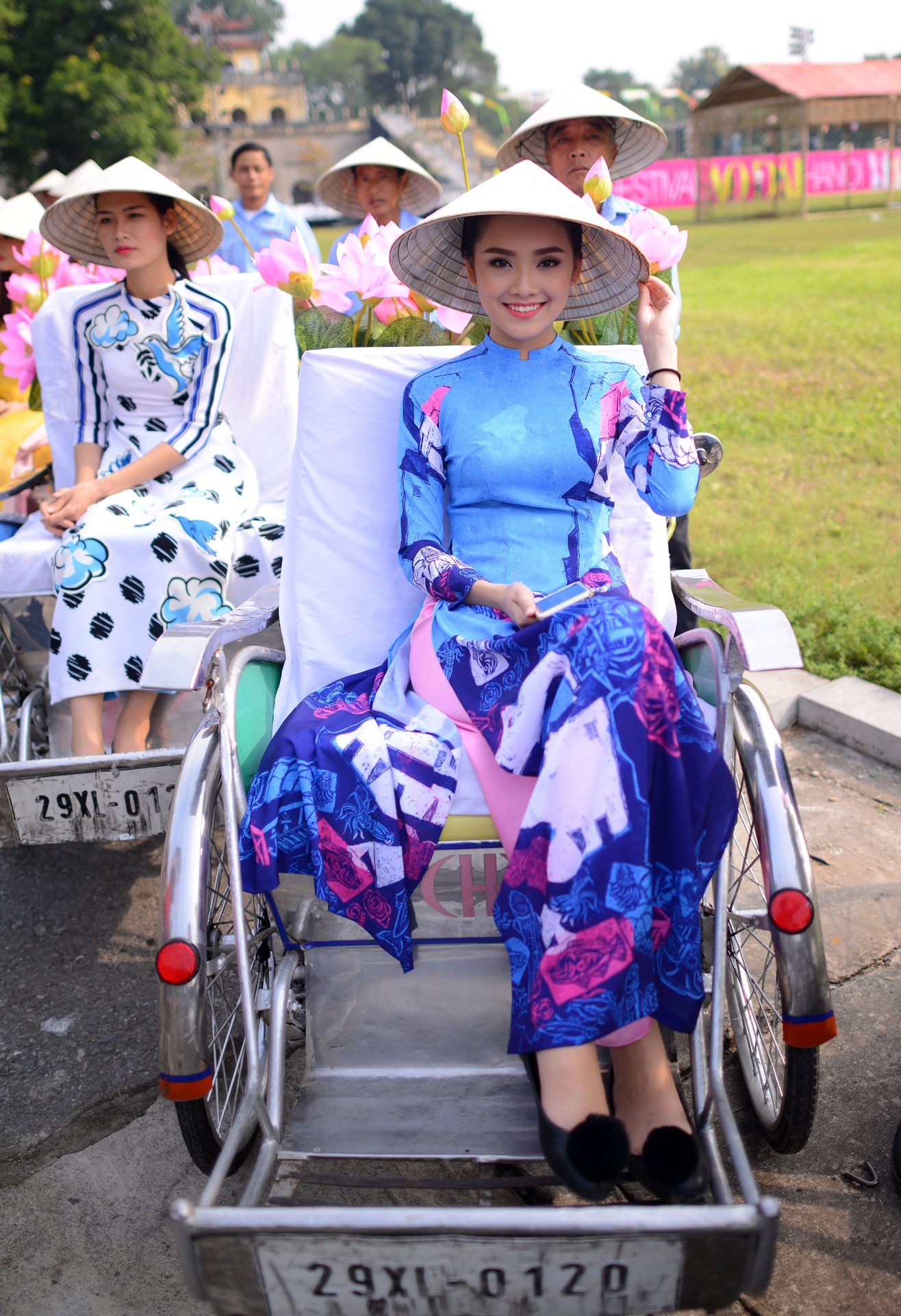 dieu hanh ao dai o Ha Noi anh 2