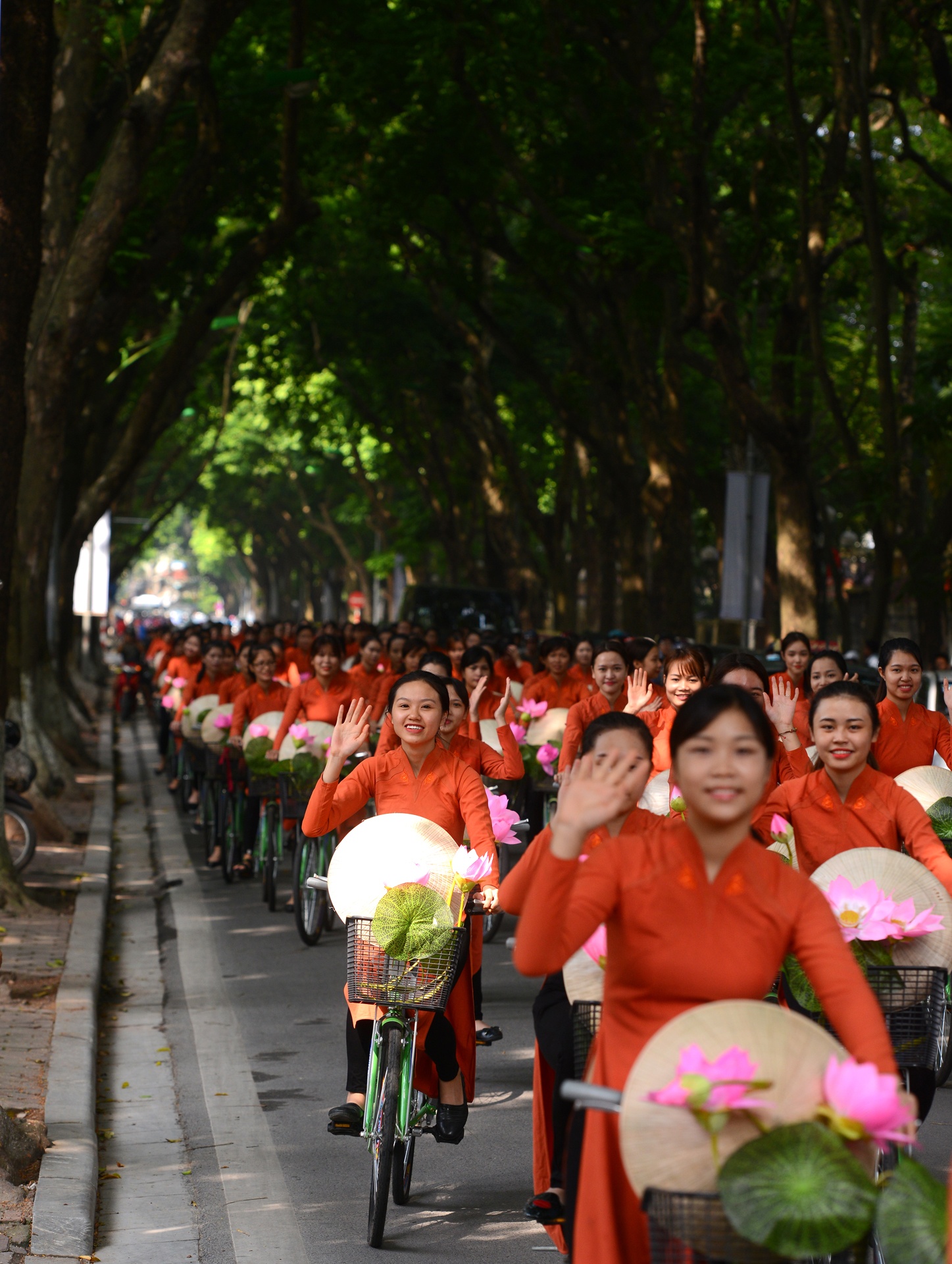 dieu hanh ao dai o Ha Noi anh 12