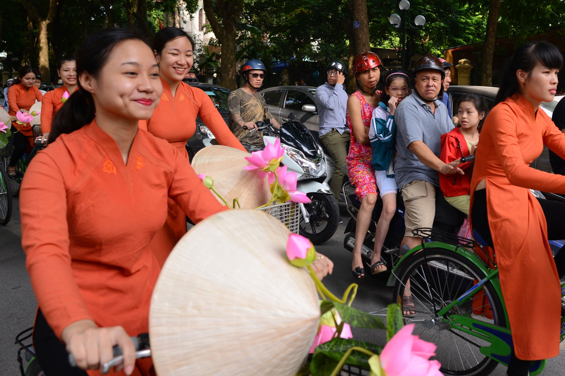 dieu hanh ao dai o Ha Noi anh 13