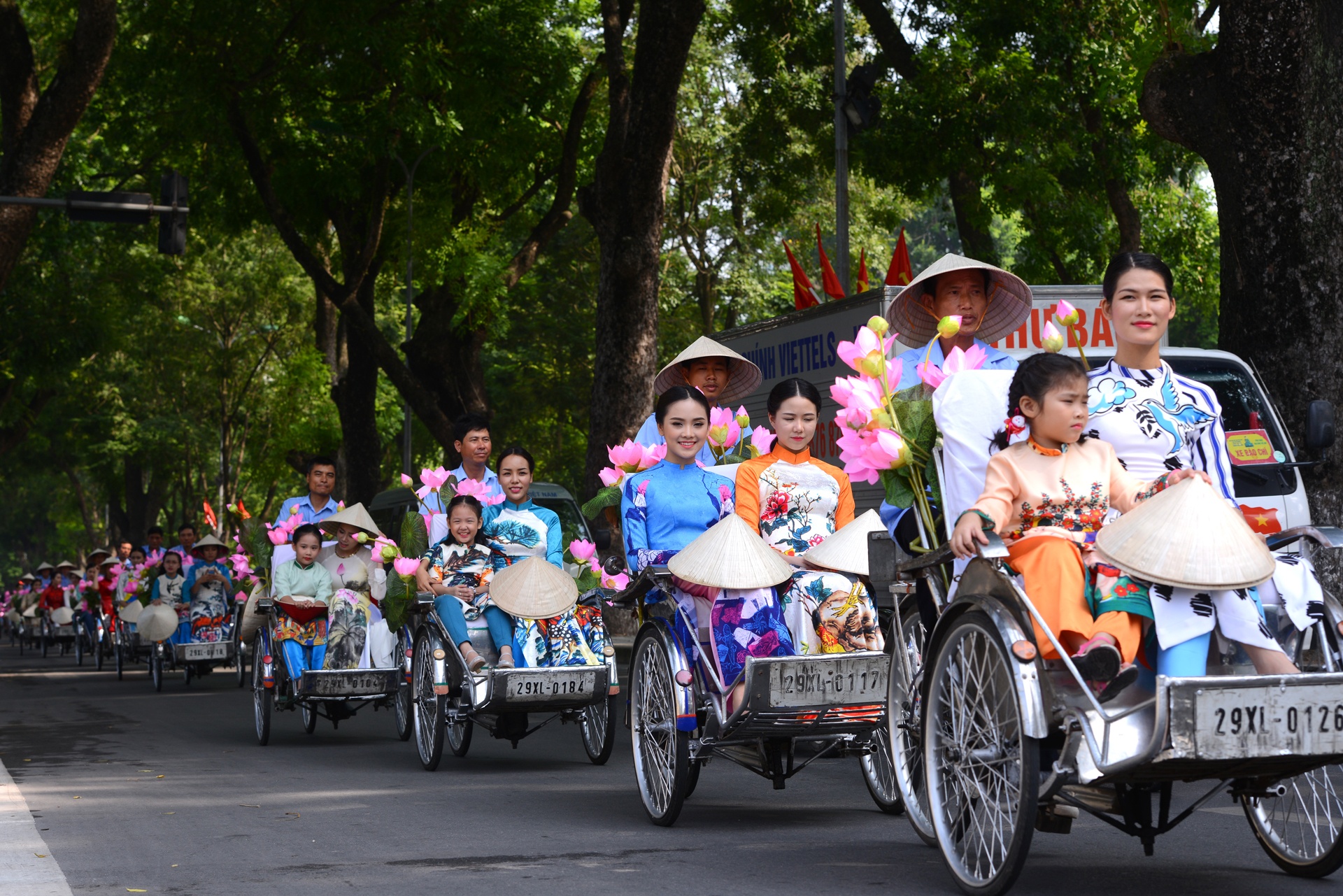 dieu hanh ao dai o Ha Noi anh 14