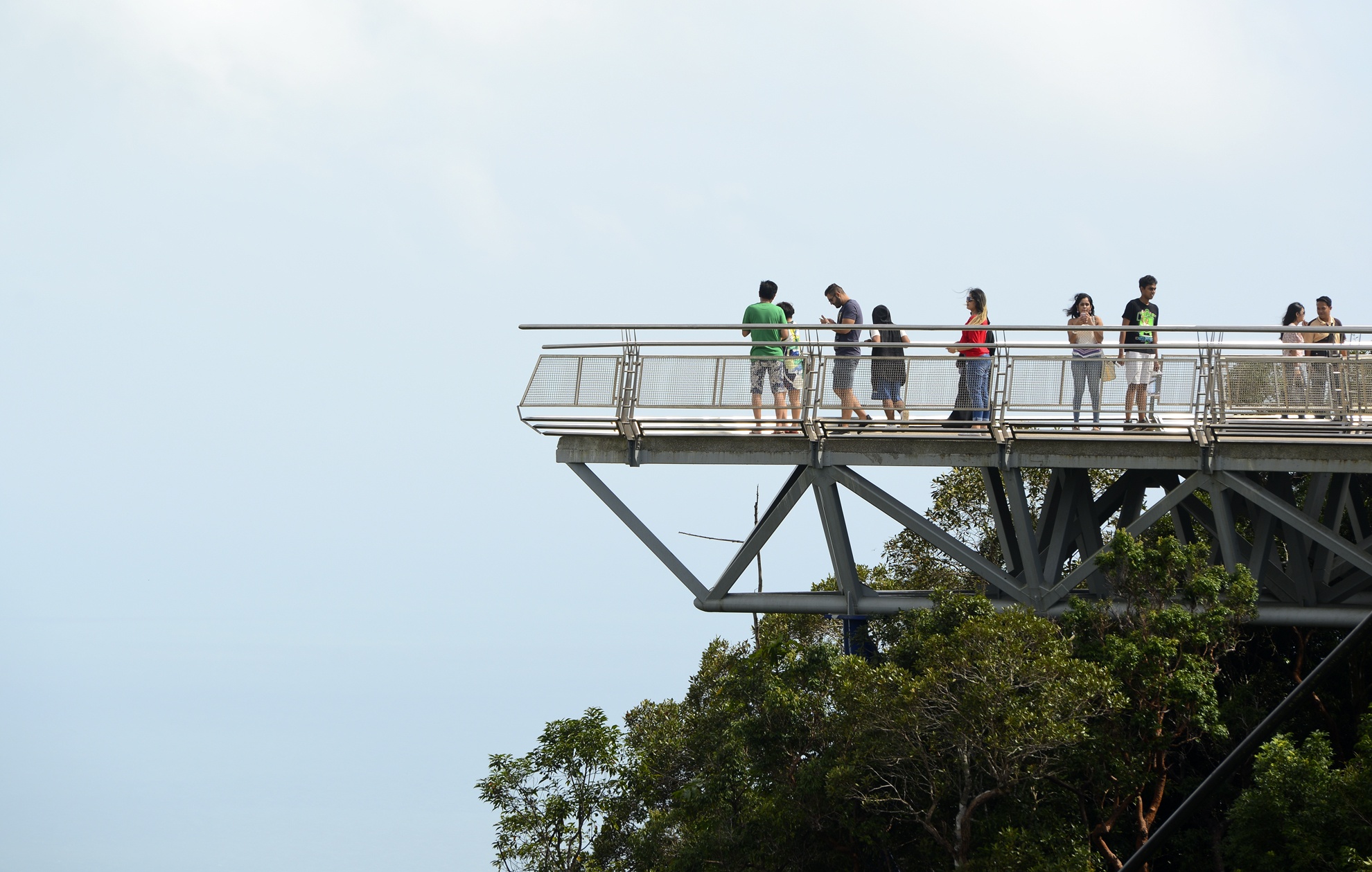 Cau treo giua troi noi hai dinh nui anh 7