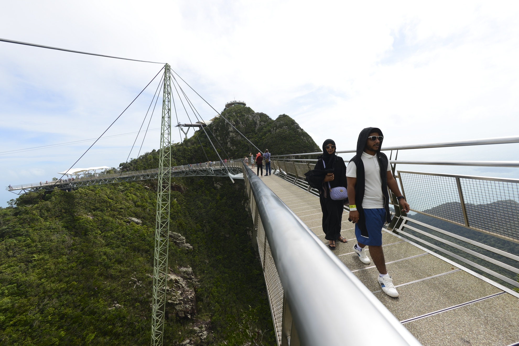 Cau treo giua troi noi hai dinh nui anh 15