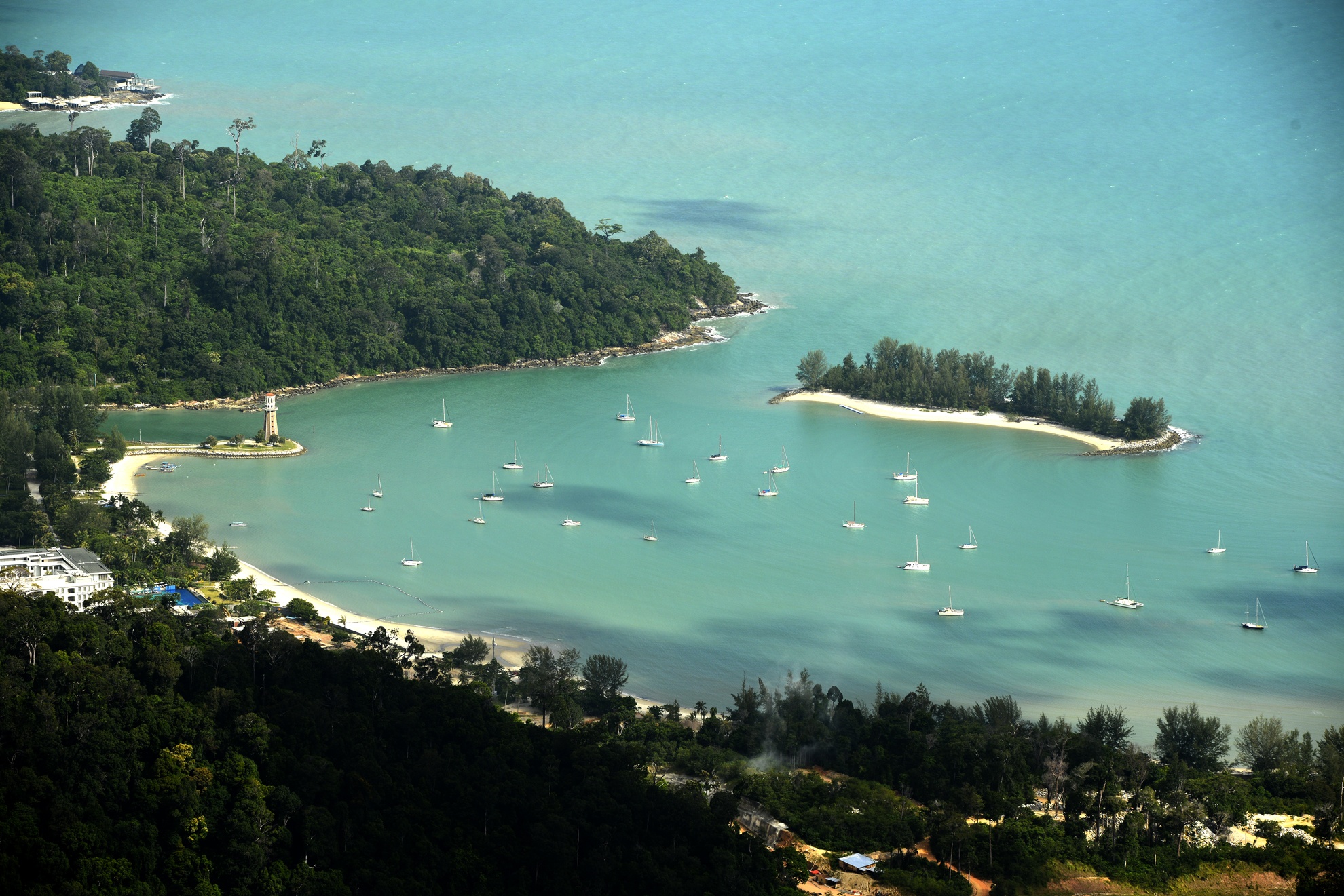 Cau treo giua troi noi hai dinh nui anh 8