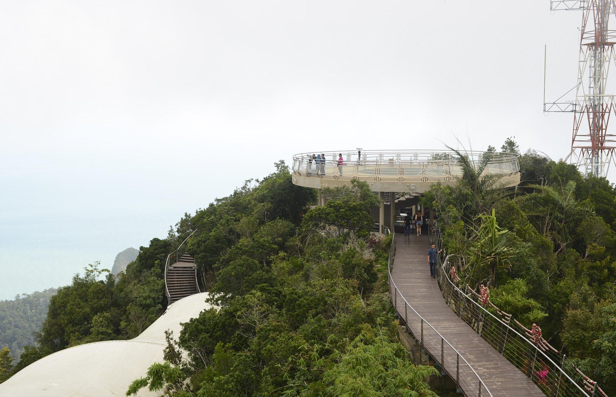 Cau treo giua troi noi hai dinh nui anh 16