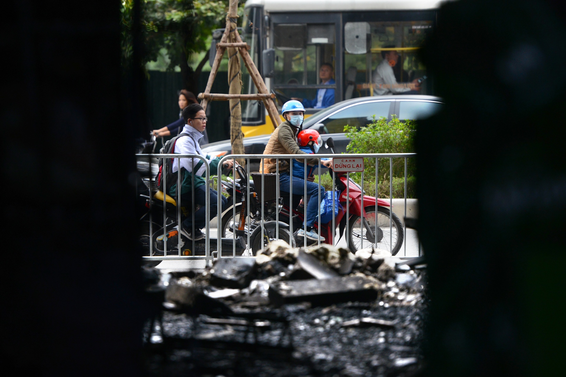 Hiện trường đám cháy Karaoke 13 người chết ảnh 6 Hien truong dam chay Karaoke 13 nguoi chet anh 6