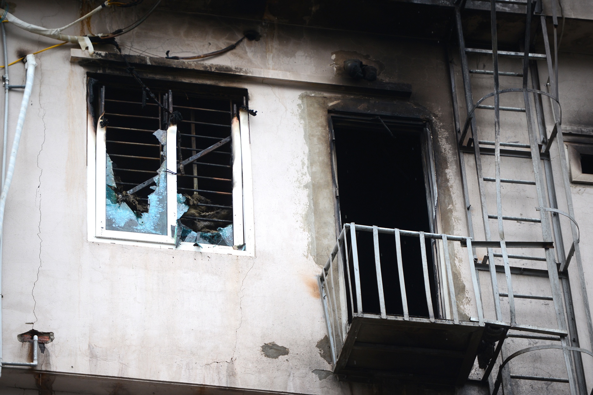 Hiện trường đám cháy Karaoke 13 người chết ảnh 15 Hien truong dam chay Karaoke 13 nguoi chet anh 15