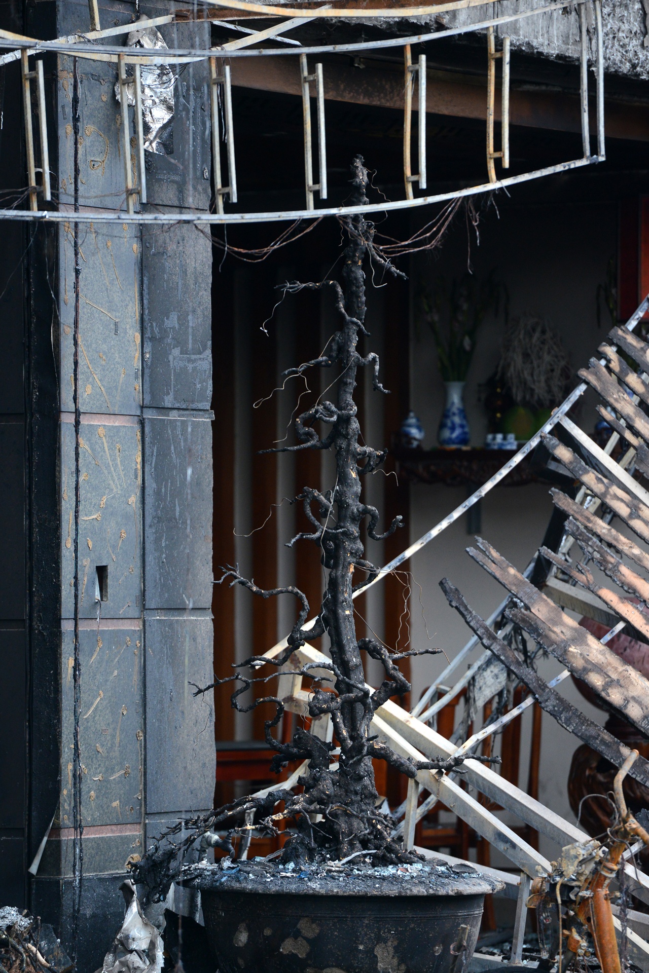 Hiện trường đám cháy Karaoke 13 người chết ảnh 11 Hien truong dam chay Karaoke 13 nguoi chet anh 11