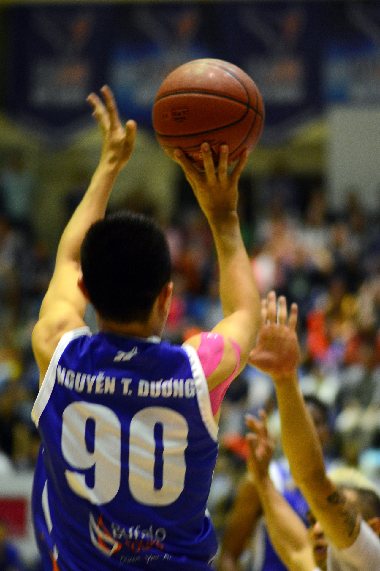 HN Buffloes the play off tren san nha anh 2