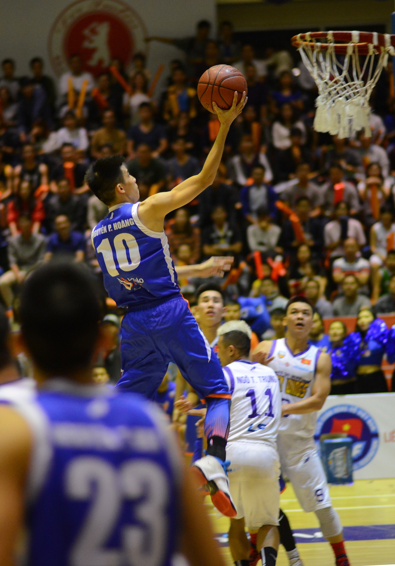 HN Buffloes the play off tren san nha anh 16