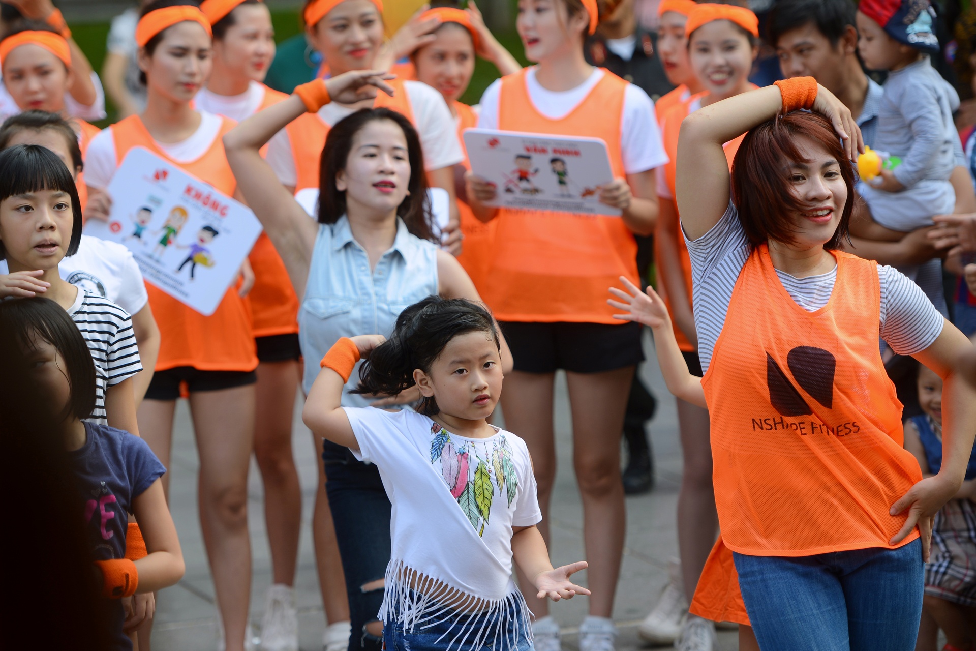 gioi tre nhay flashmob anh 8