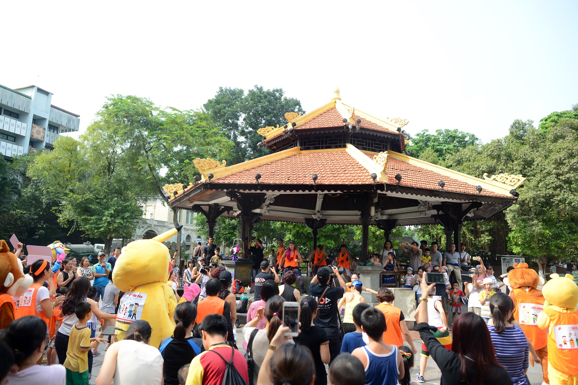 gioi tre nhay flashmob anh 1