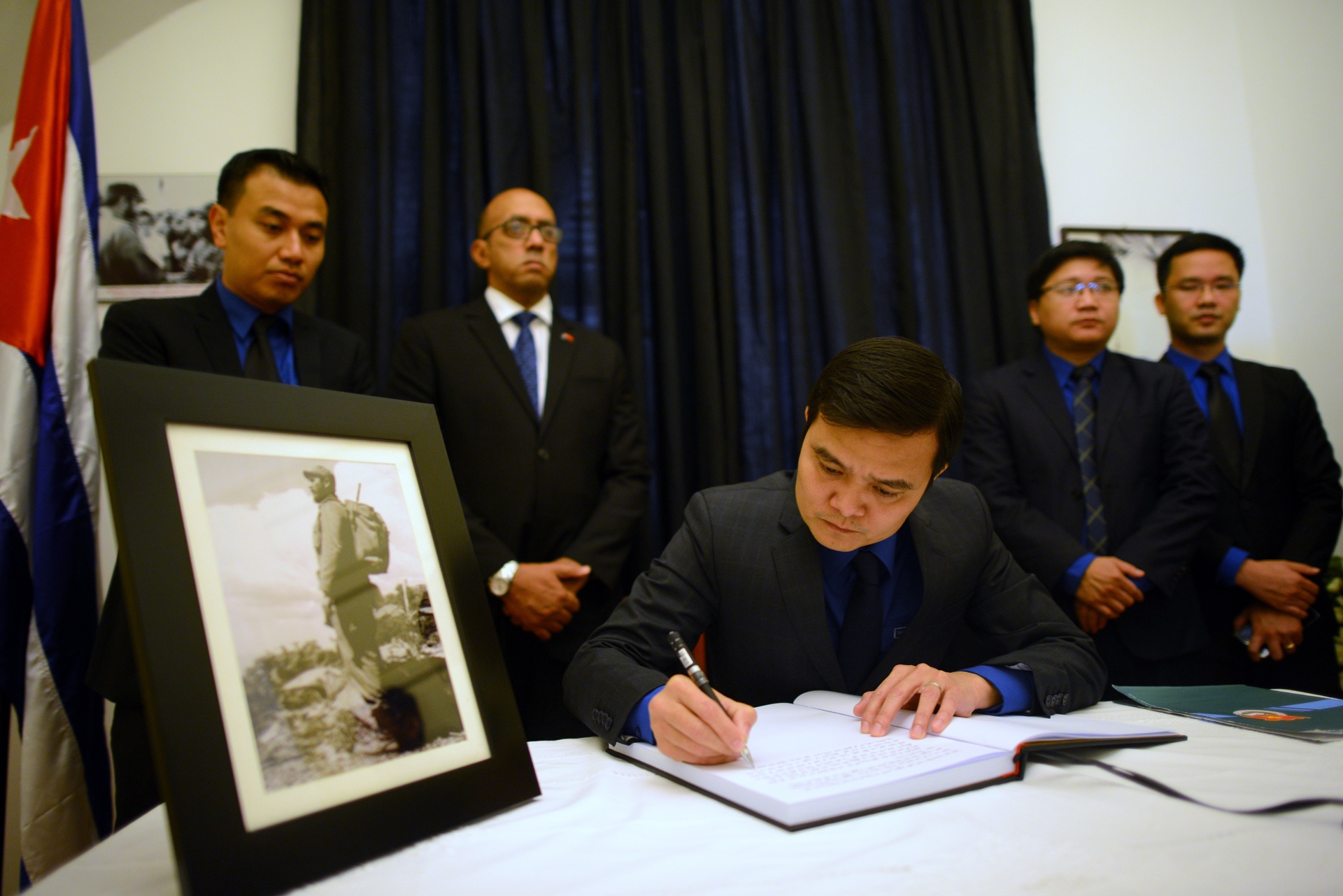 Nguoi dan Viet Nam vieng Fidel Castro anh 16