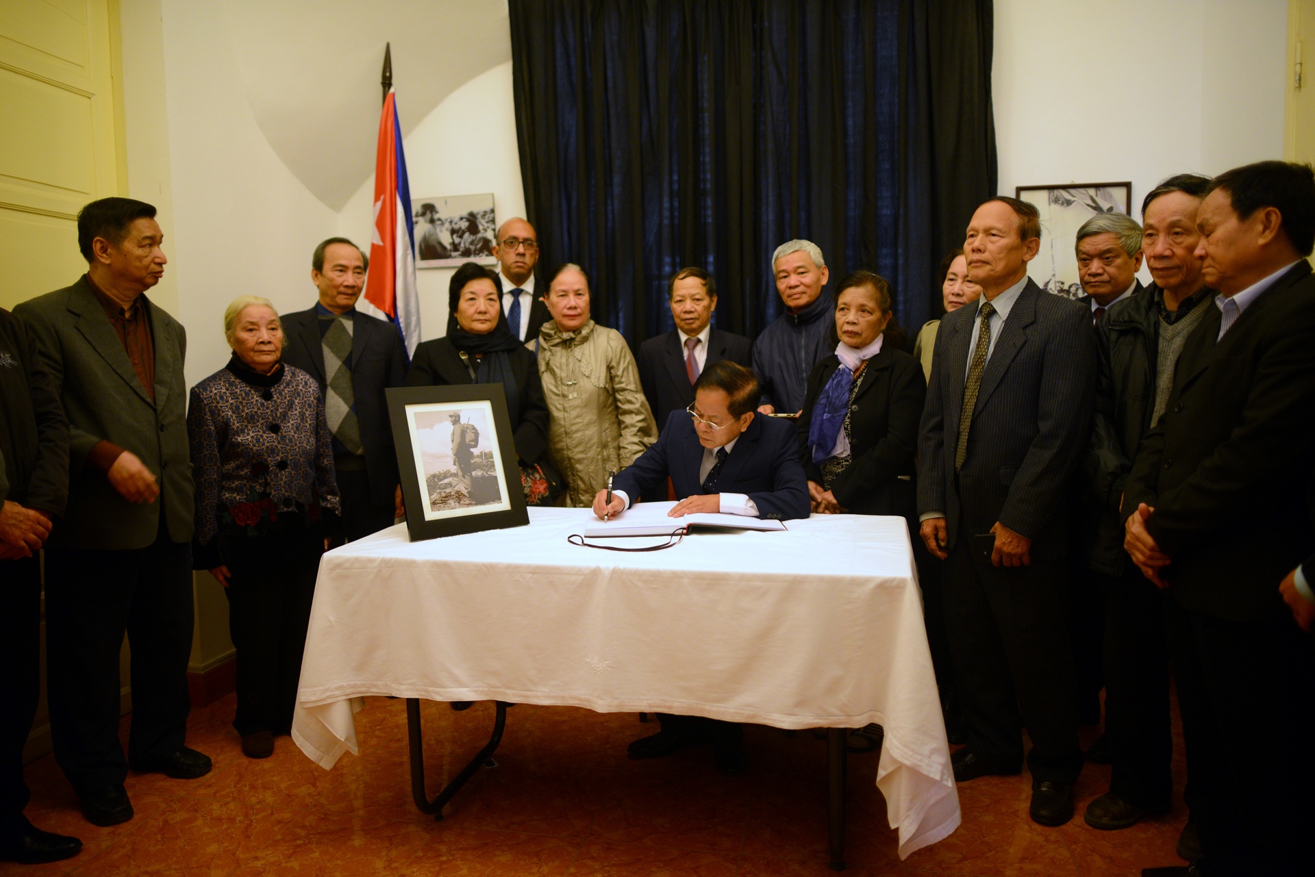 Nguoi dan Viet Nam vieng Fidel Castro anh 13