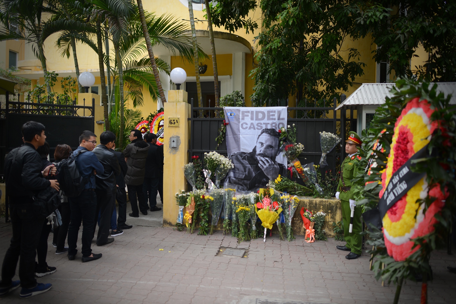 Nguoi dan Viet Nam vieng Fidel Castro anh 18