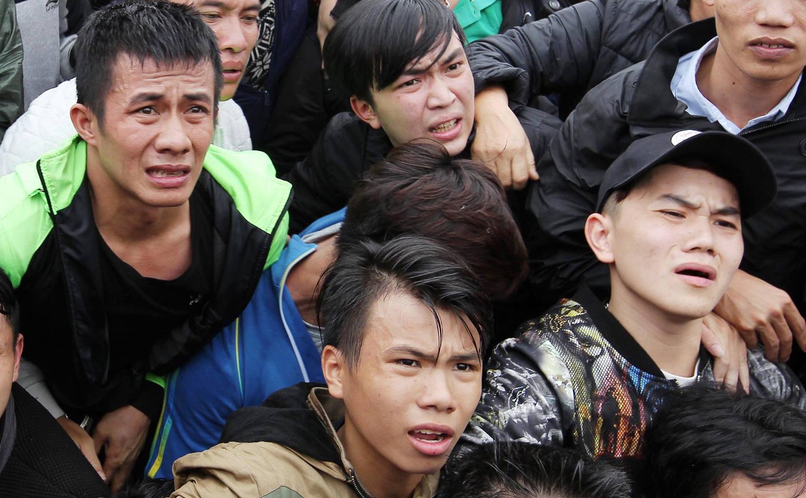 Xo day nghet tho tranh mua ve AFF Cup hinh anh