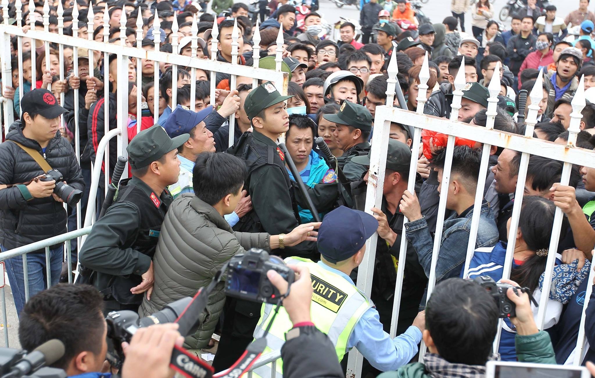 bán vé bóng đá ảnh 2 ban ve bong da anh 2