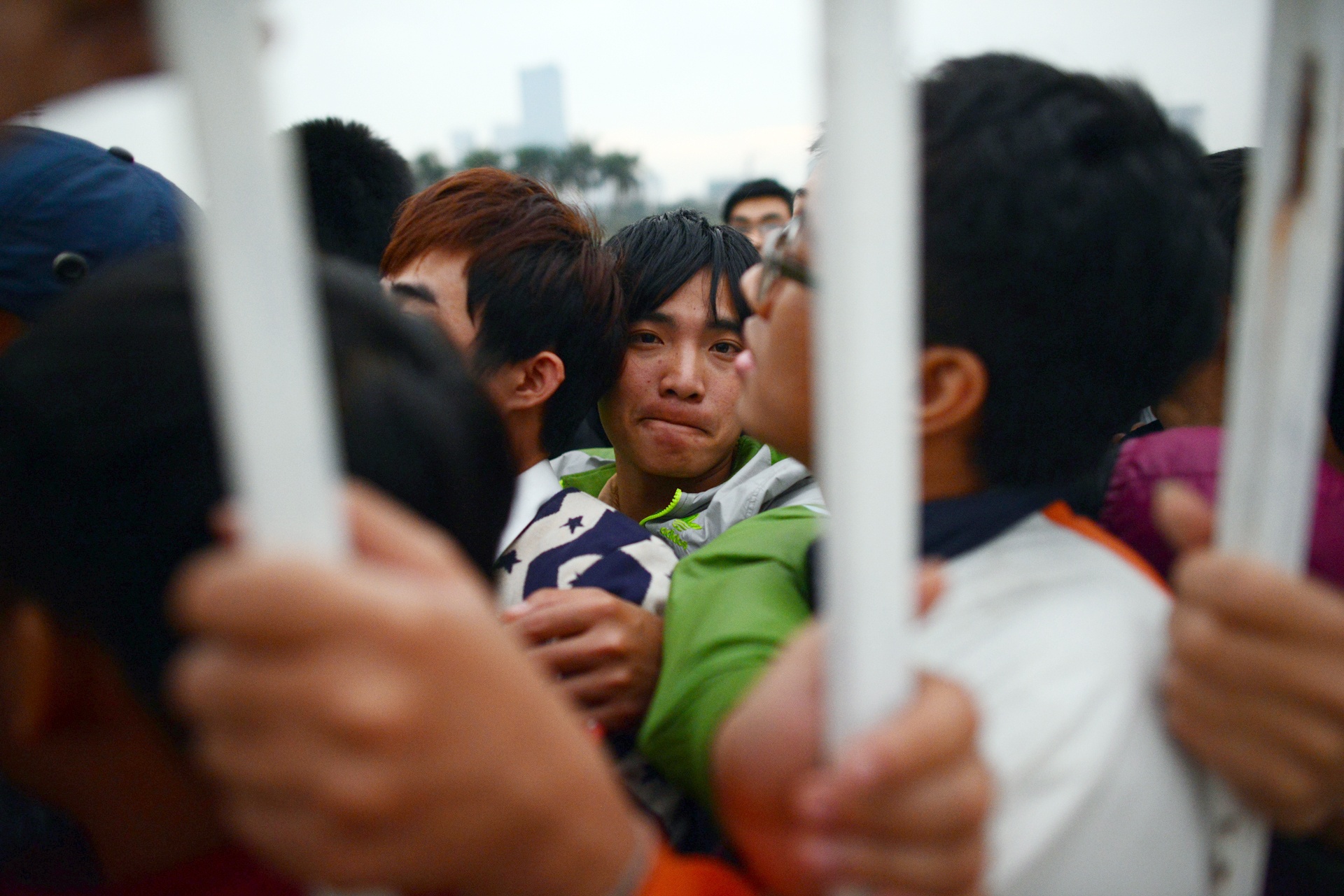 vạ vật xếp hàng mua vé bóng đá ảnh 19 va vat xep hang mua ve bong da anh 19