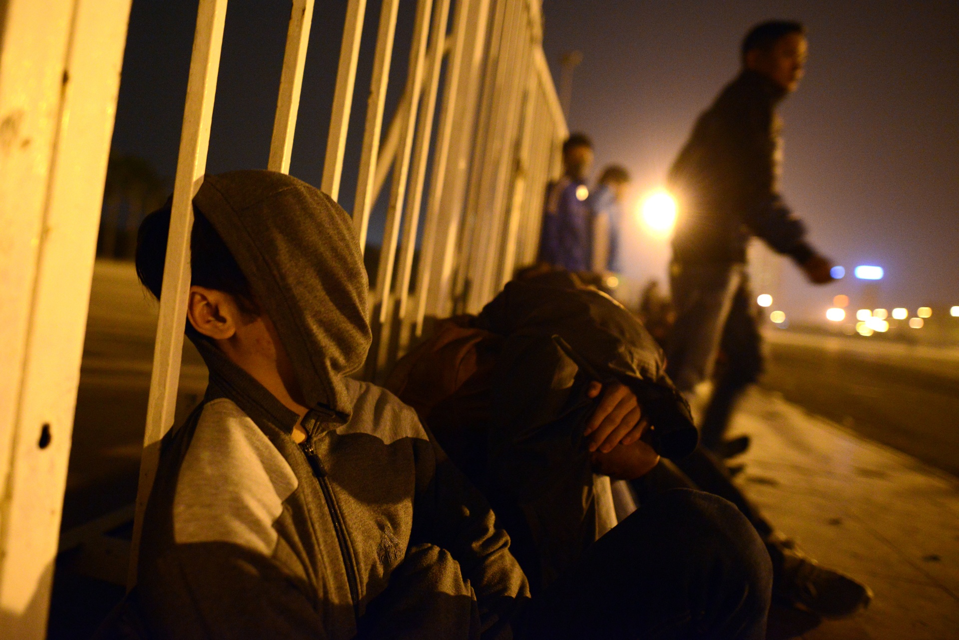 vạ vật xếp hàng mua vé bóng đá ảnh 11 va vat xep hang mua ve bong da anh 11