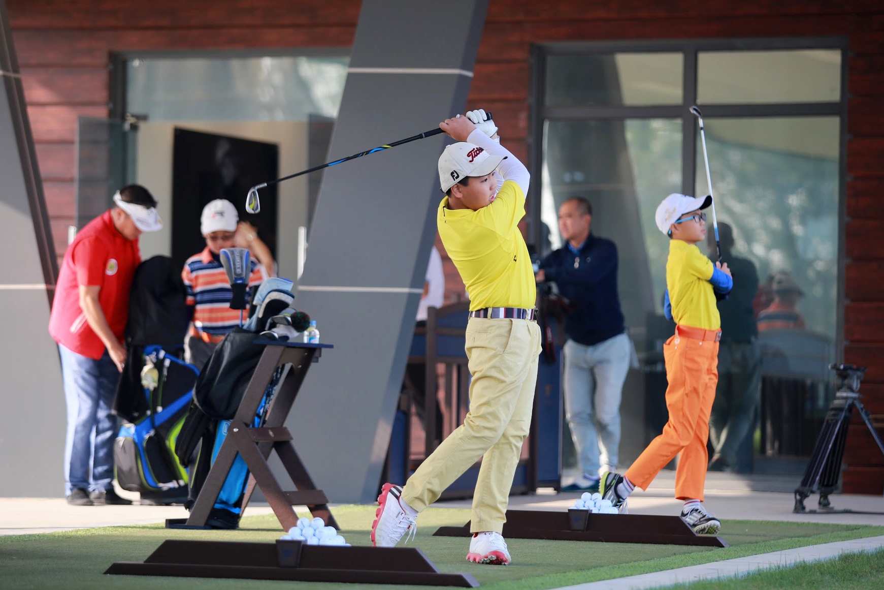 Tang cuong dau tu phat trien cho golf thu tre Viet Nam hinh anh