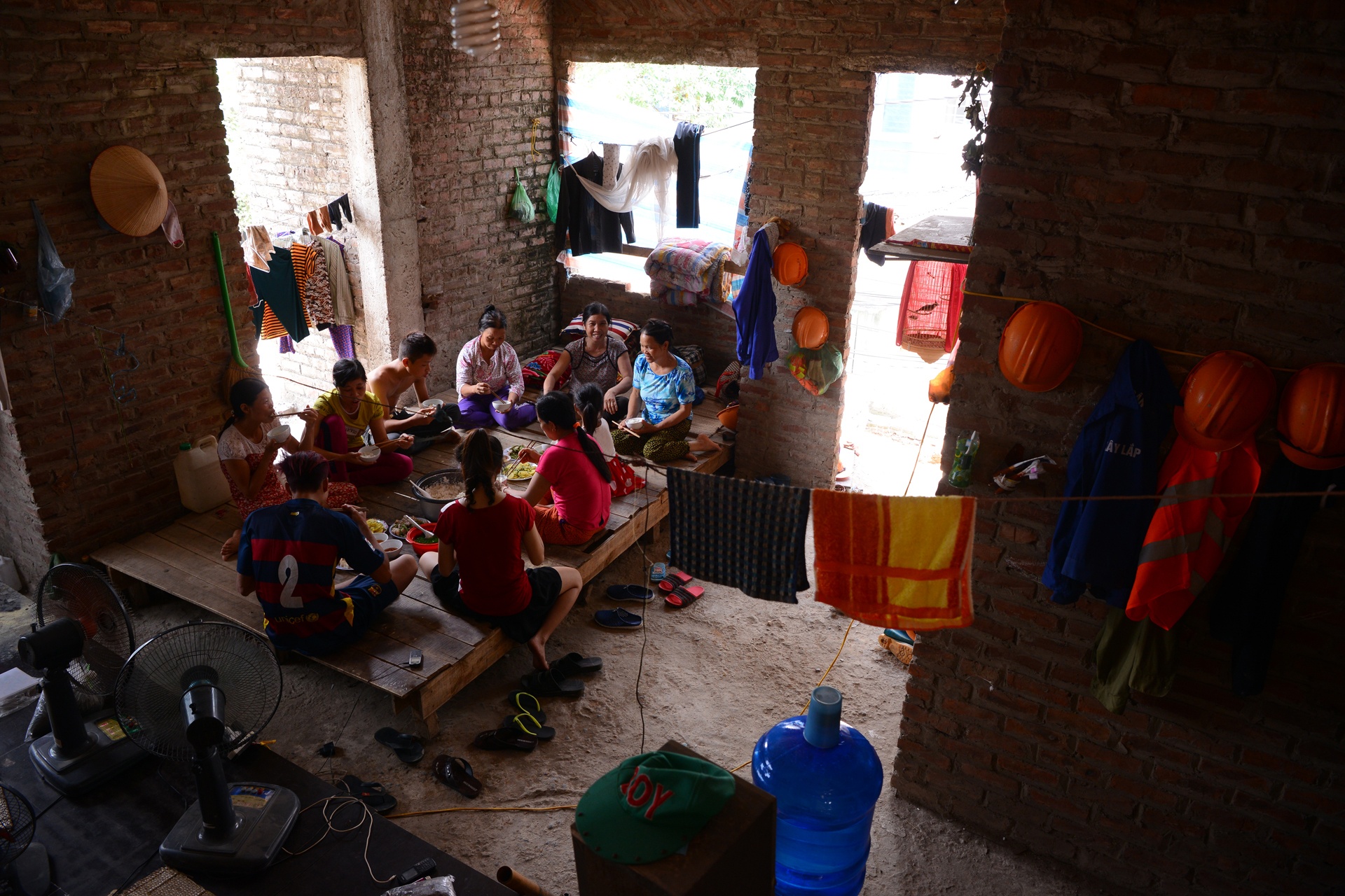 Cong nhan o nha lien ke tien ty anh 7