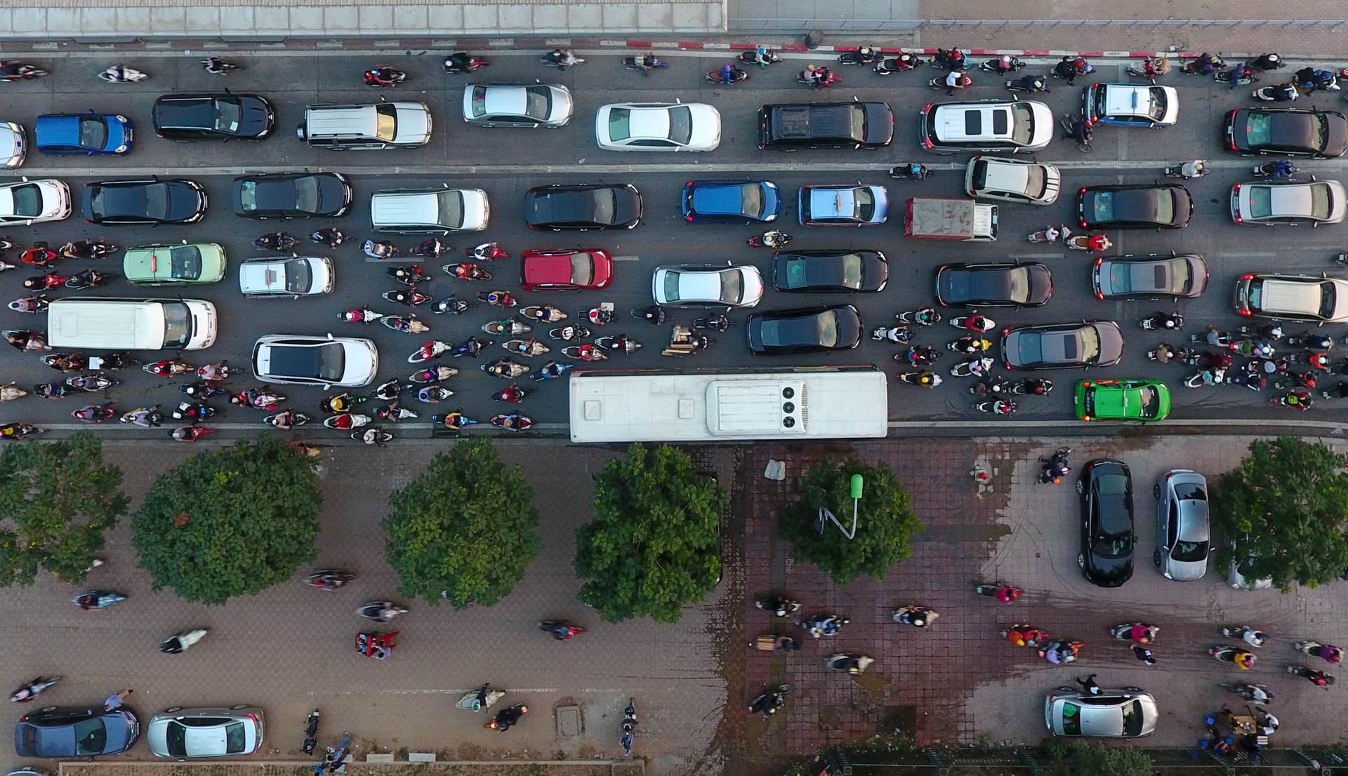 tuyen duong Le Van Luong nhieu chung cu nhat anh 12