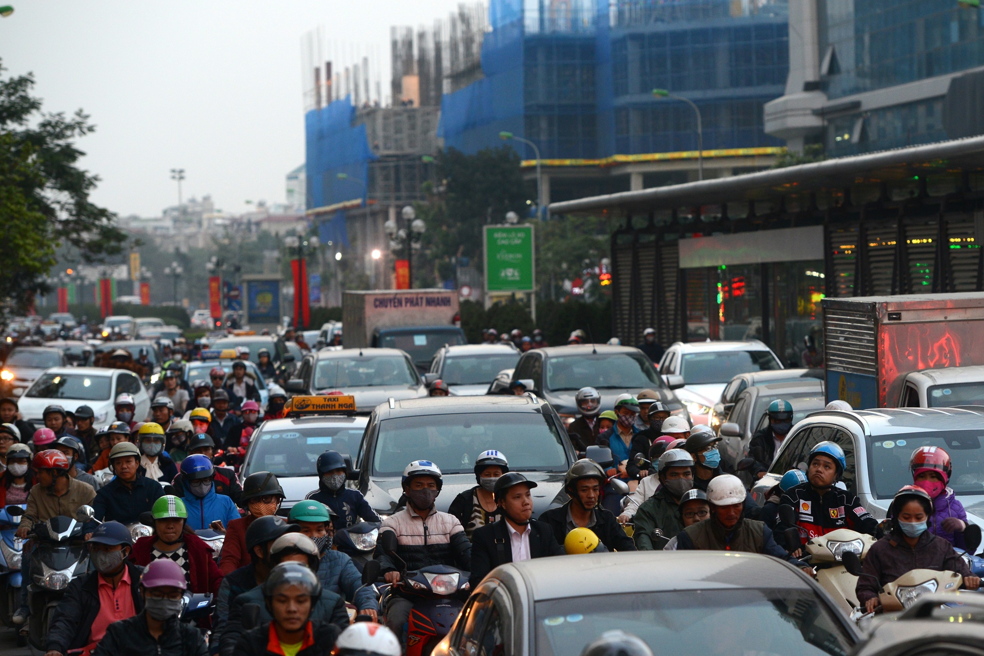 tuyen duong Le Van Luong nhieu chung cu nhat anh 15