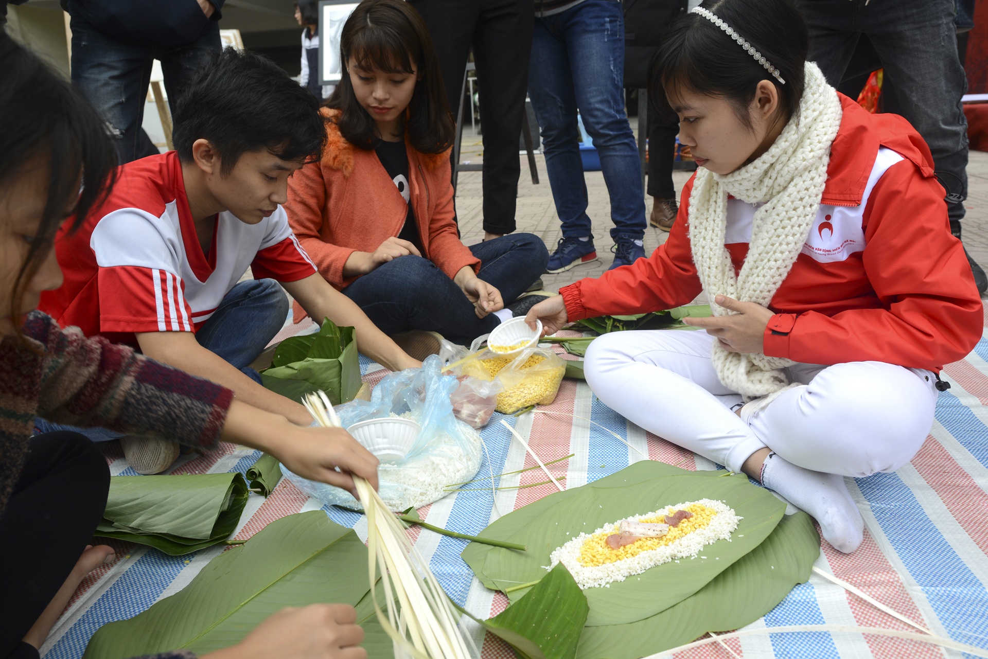 ban dau gia tranh ung ho tre ngheo anh 12