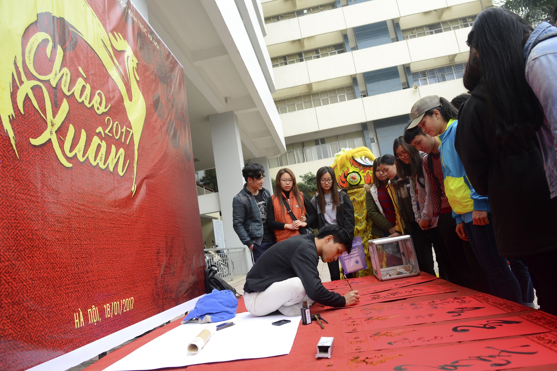 ban dau gia tranh ung ho tre ngheo anh 8