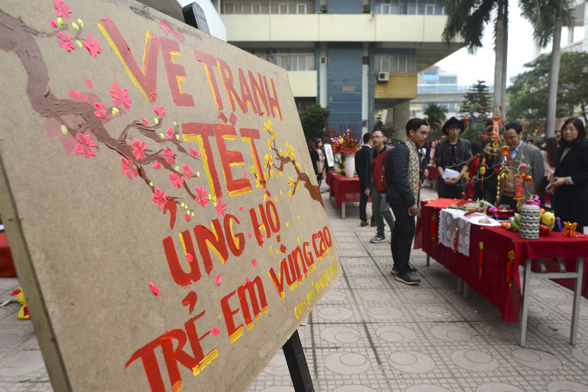 ban dau gia tranh ung ho tre ngheo anh 2