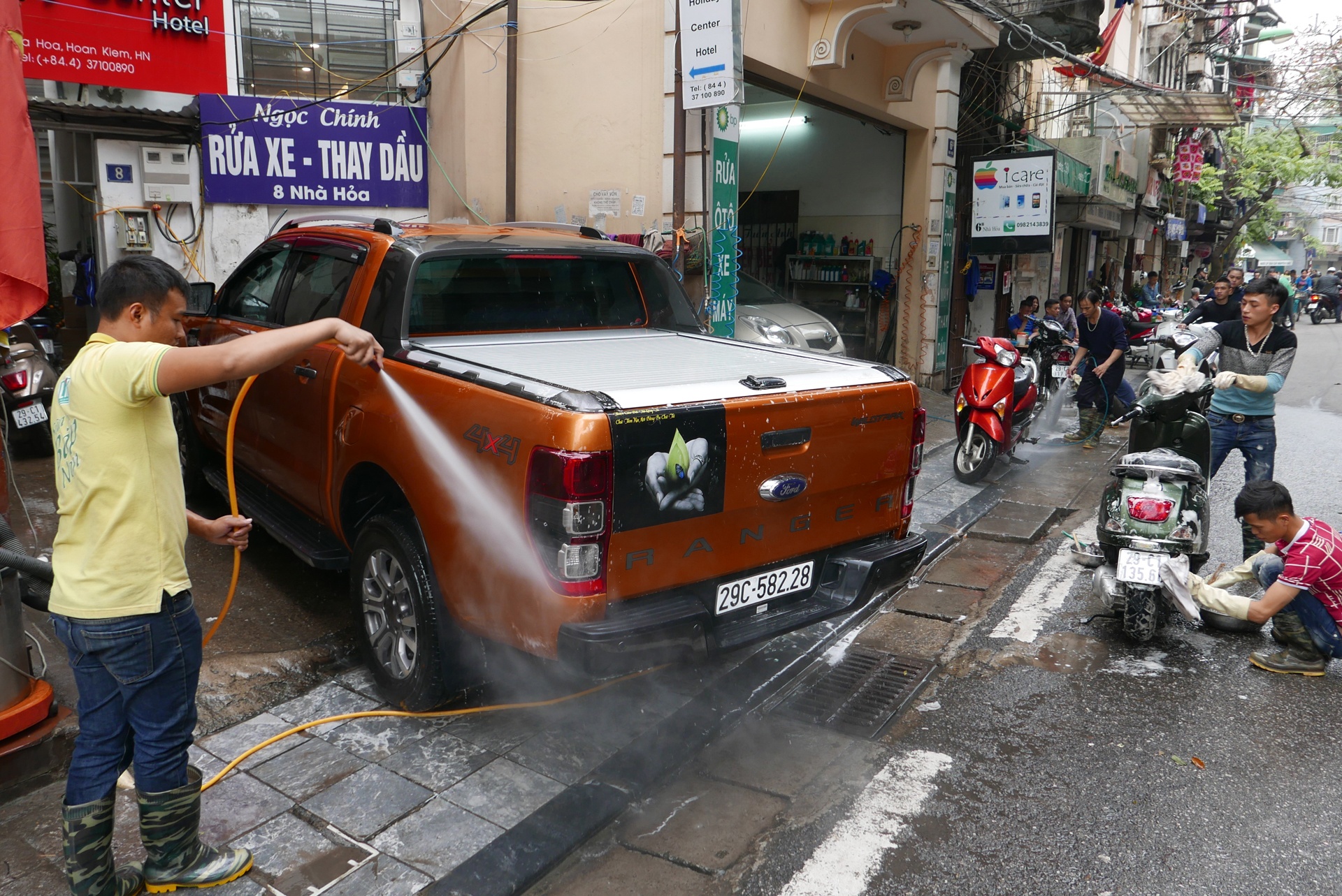 Sai Gon thanh binh chieu 30 Tet anh 6