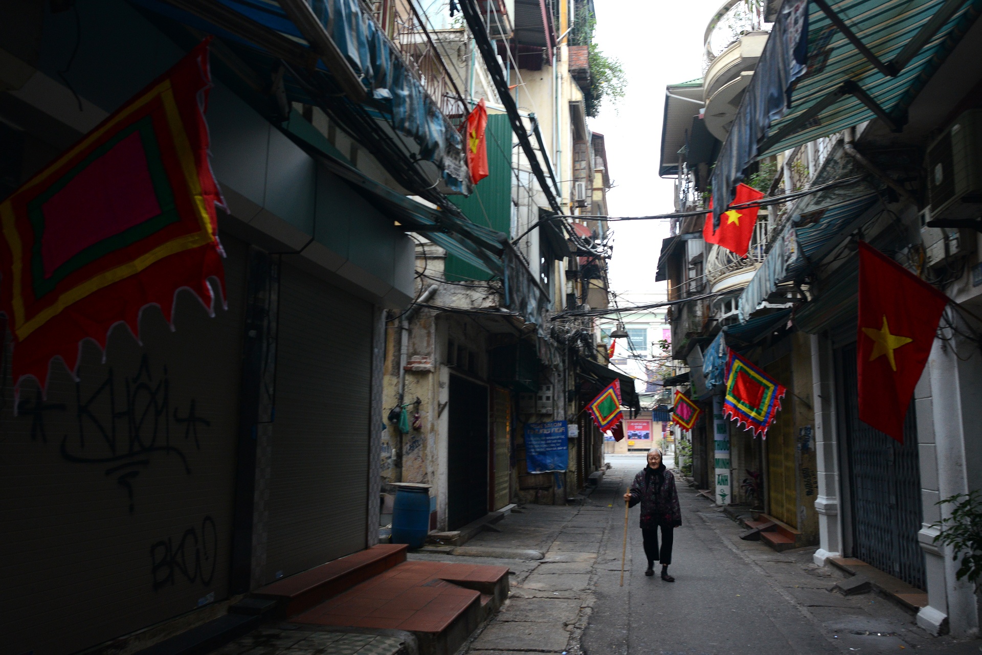 Ha Noi vang lang sang mung 1 Tet hinh anh