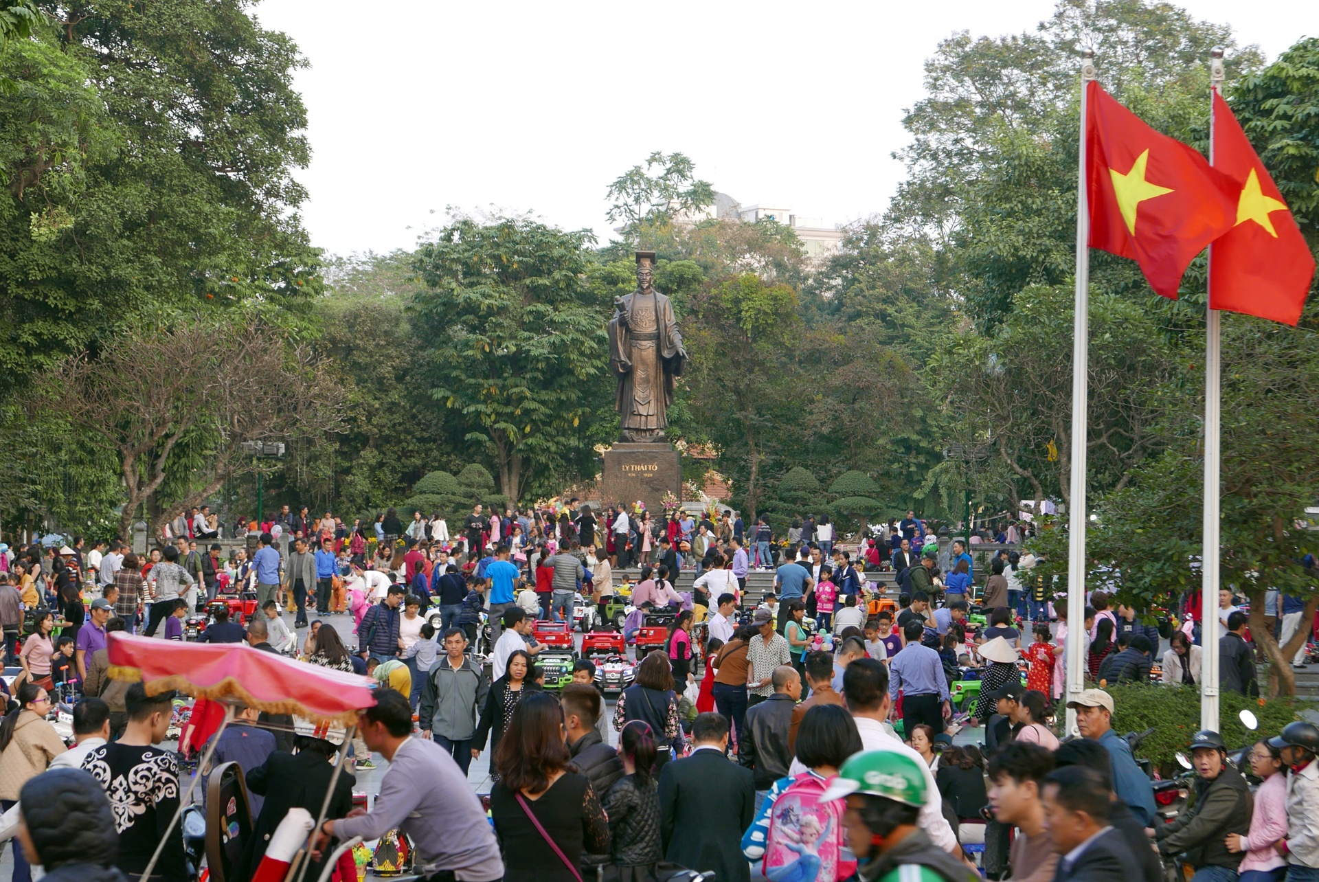 Du xuan o Ha Noi anh 1