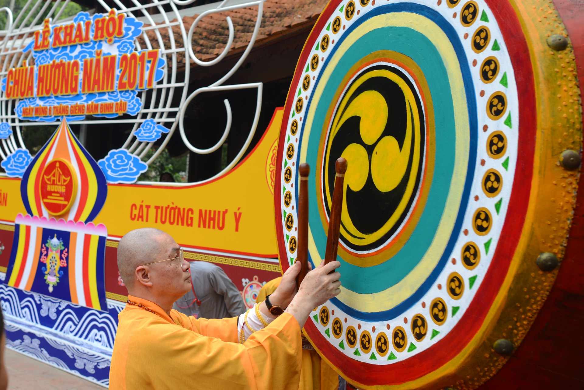 Di le chua Huong anh 12