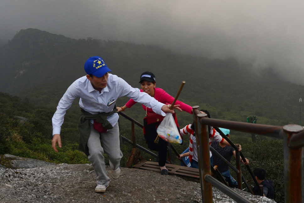 Ve hung vi cua dat Phat Yen Tu ngay khai hoi hinh anh