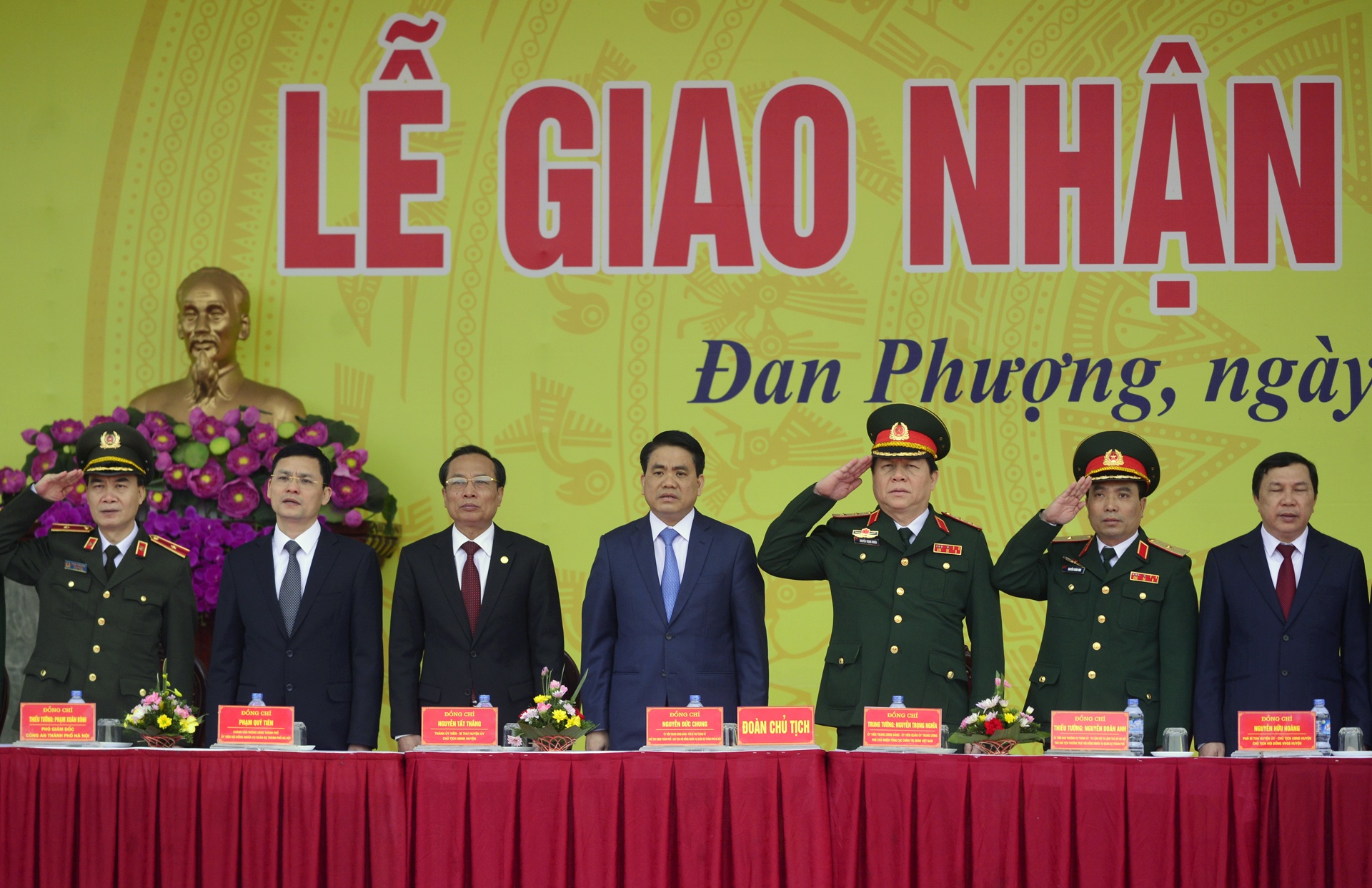 phut chia tay len duong nhap ngu anh 14