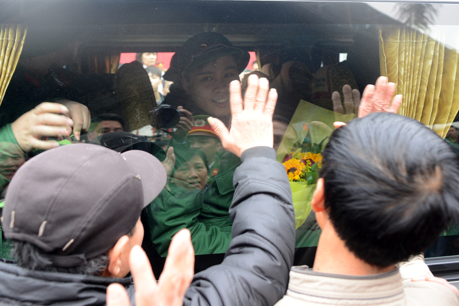 phut chia tay len duong nhap ngu anh 13