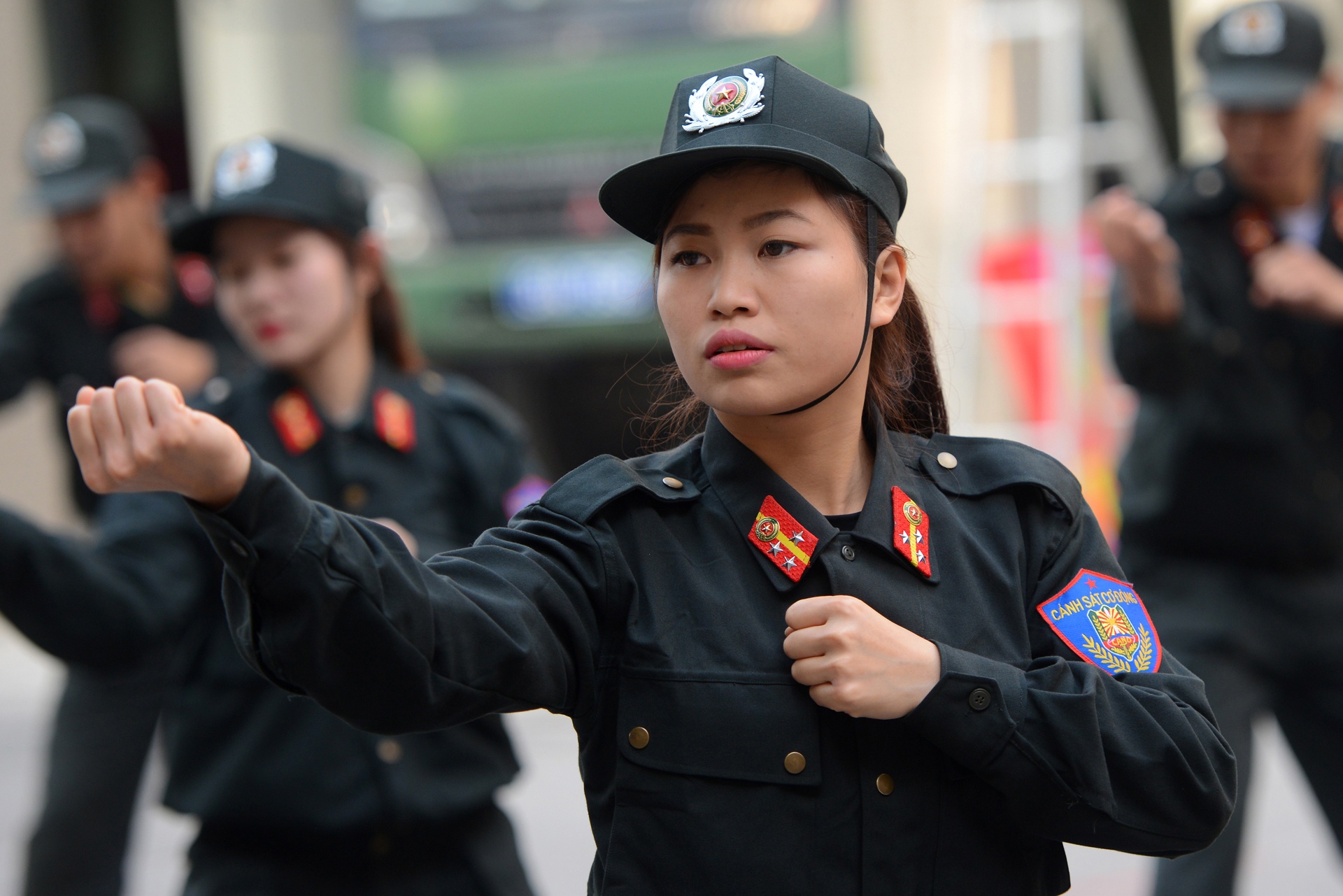 phu nu ganh vac cong viec dan ong anh 19