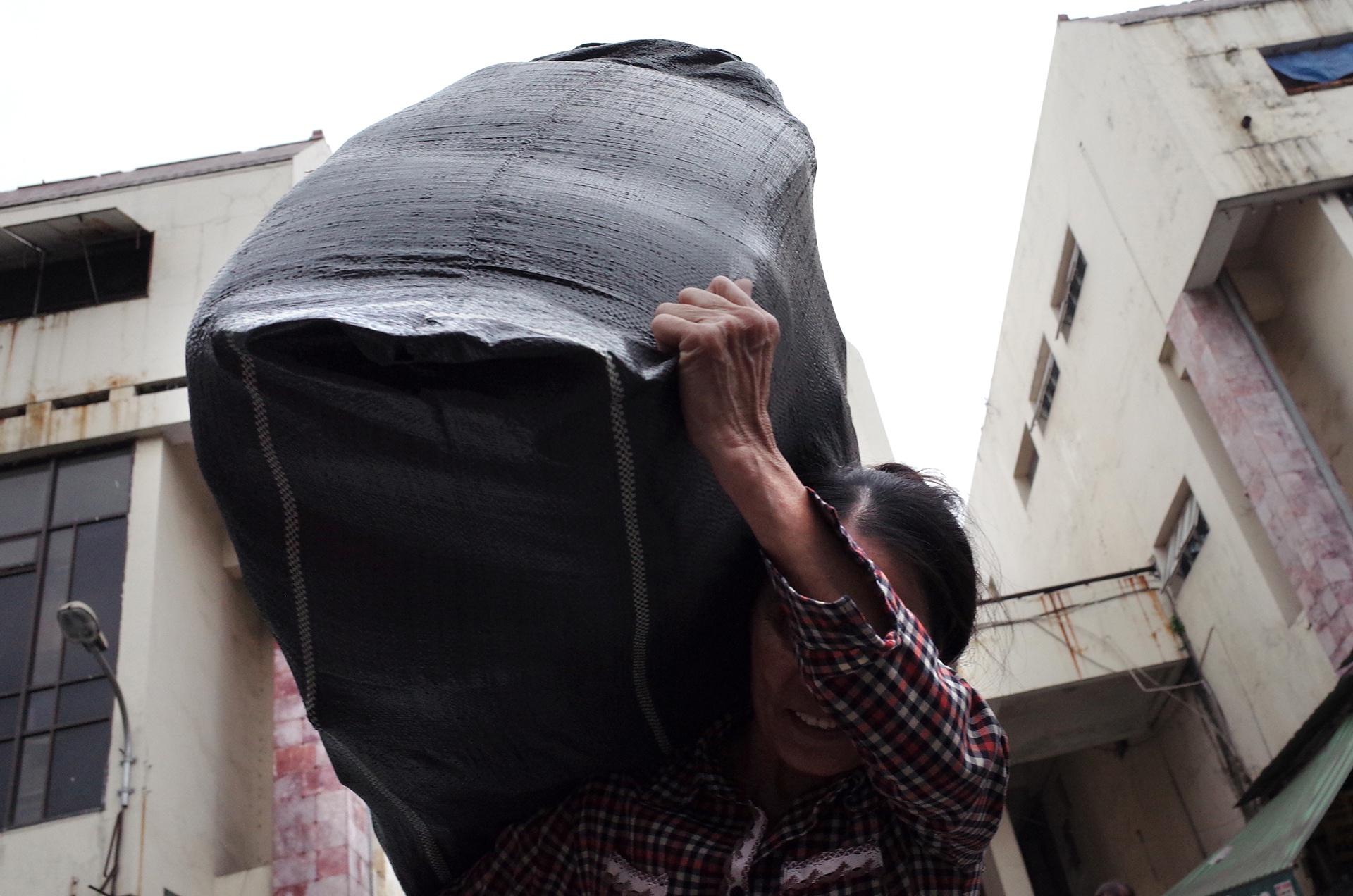 phu nu ganh vac cong viec dan ong anh 3