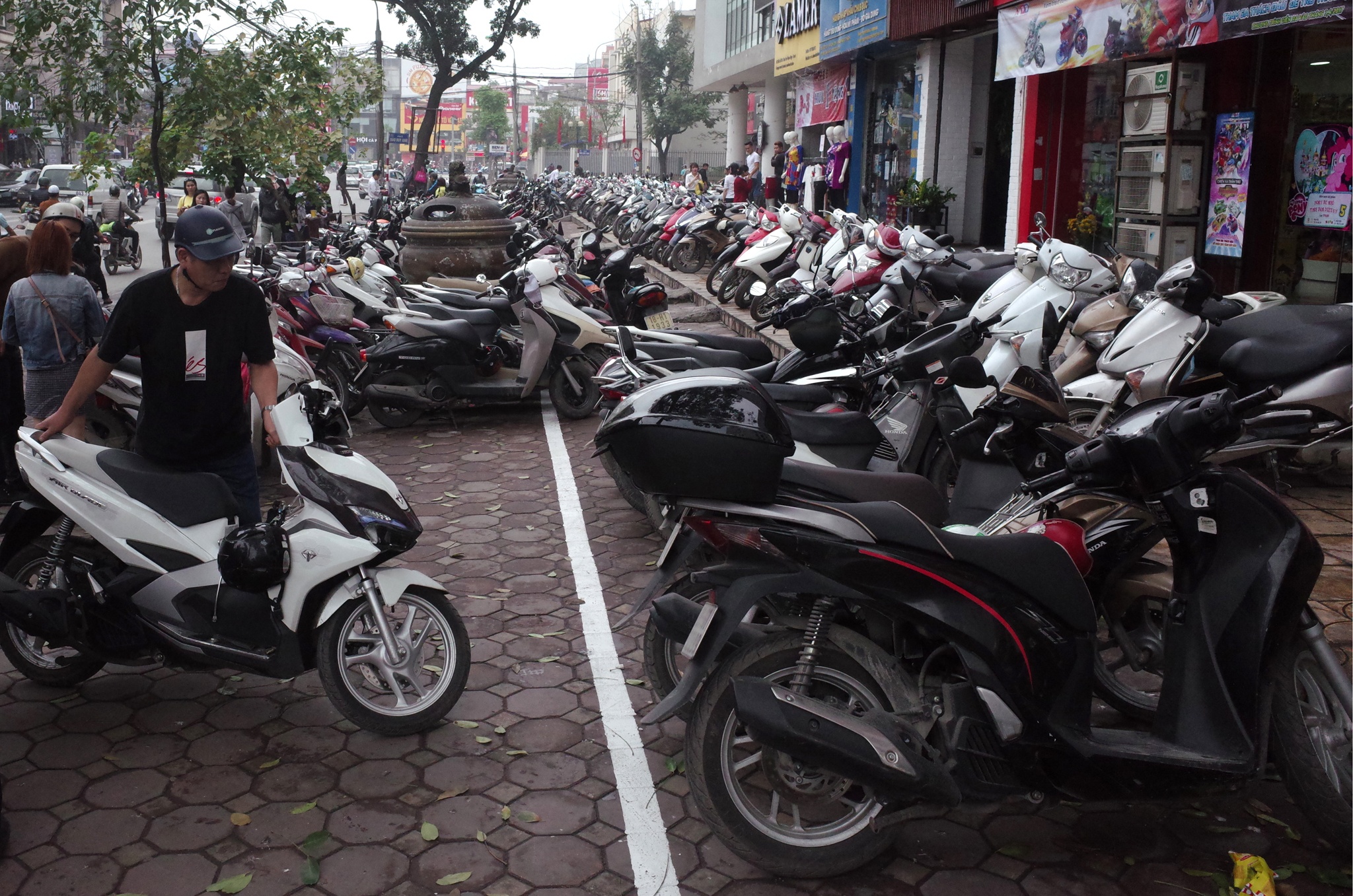 Vỉa hè không dành cho người đi bộ ảnh 6 Via he khong danh cho nguoi di bo anh 6