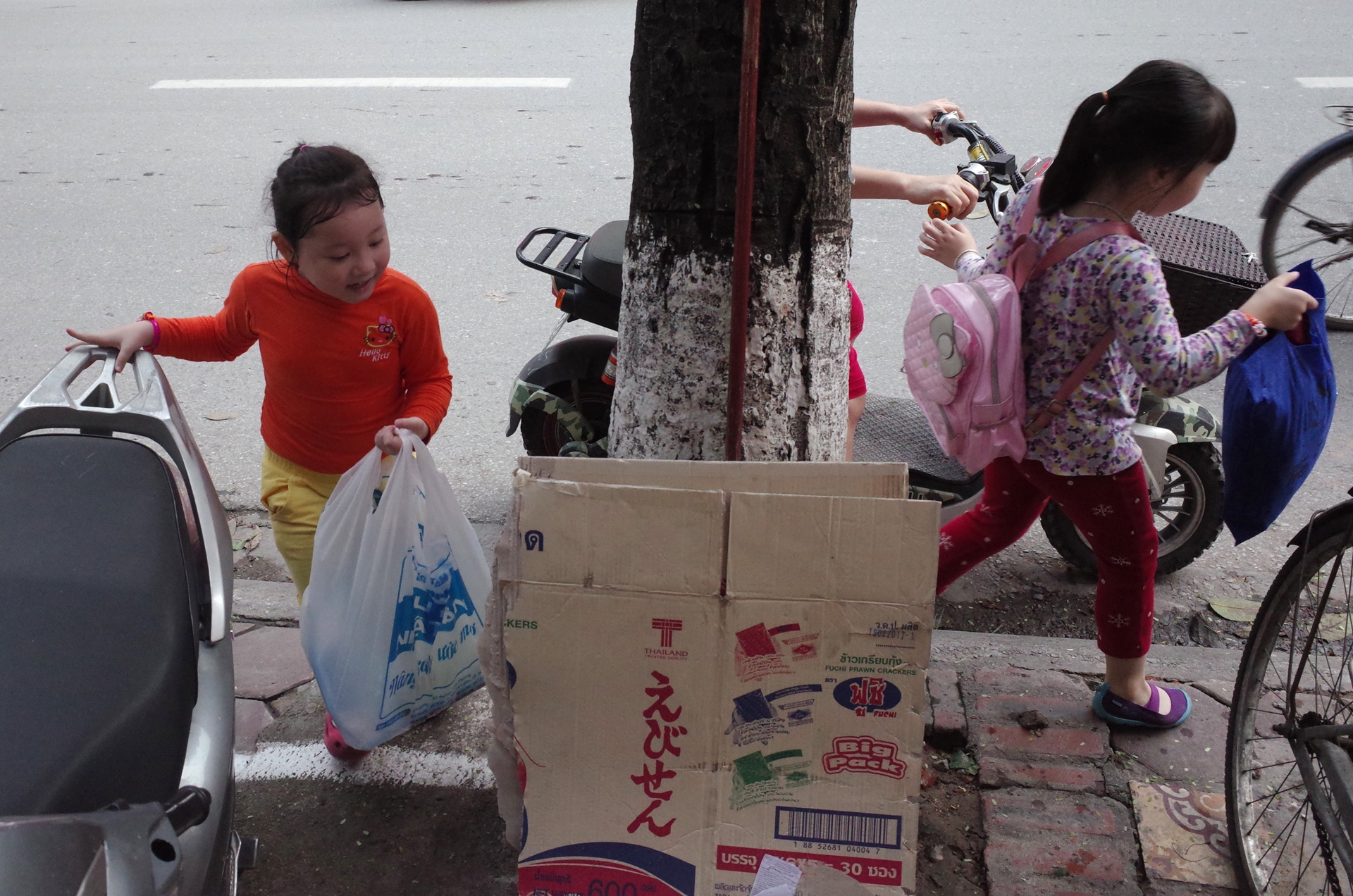 Vỉa hè không dành cho người đi bộ ảnh 10 Via he khong danh cho nguoi di bo anh 10