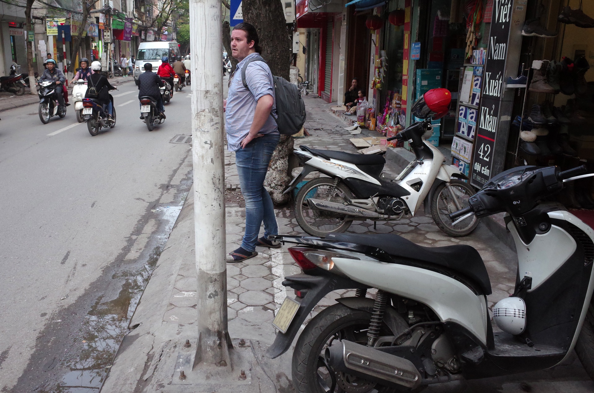 Vỉa hè không dành cho người đi bộ ảnh 13 Via he khong danh cho nguoi di bo anh 13