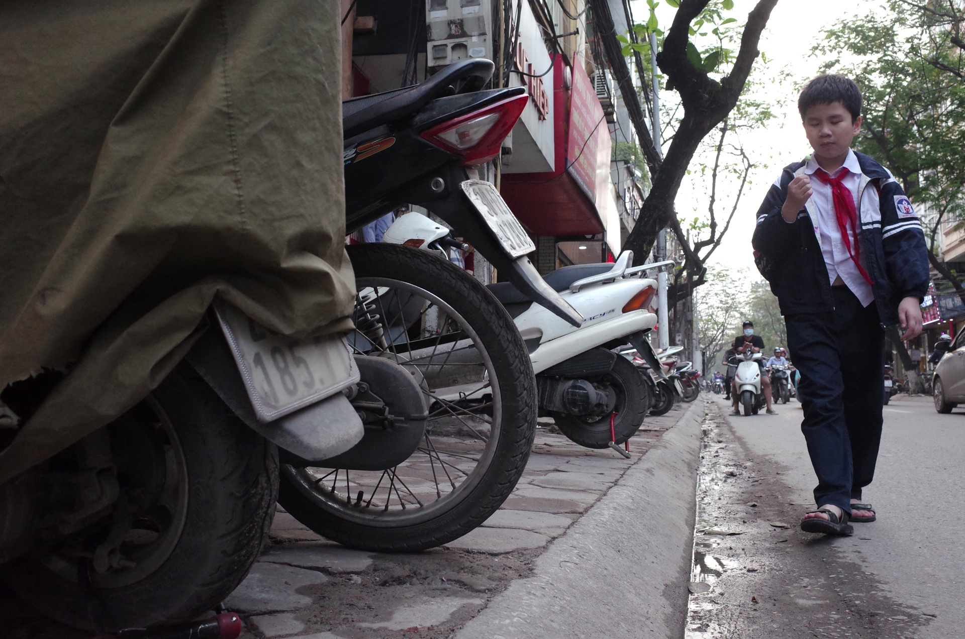 Vỉa hè không dành cho người đi bộ ảnh 12 Via he khong danh cho nguoi di bo anh 12