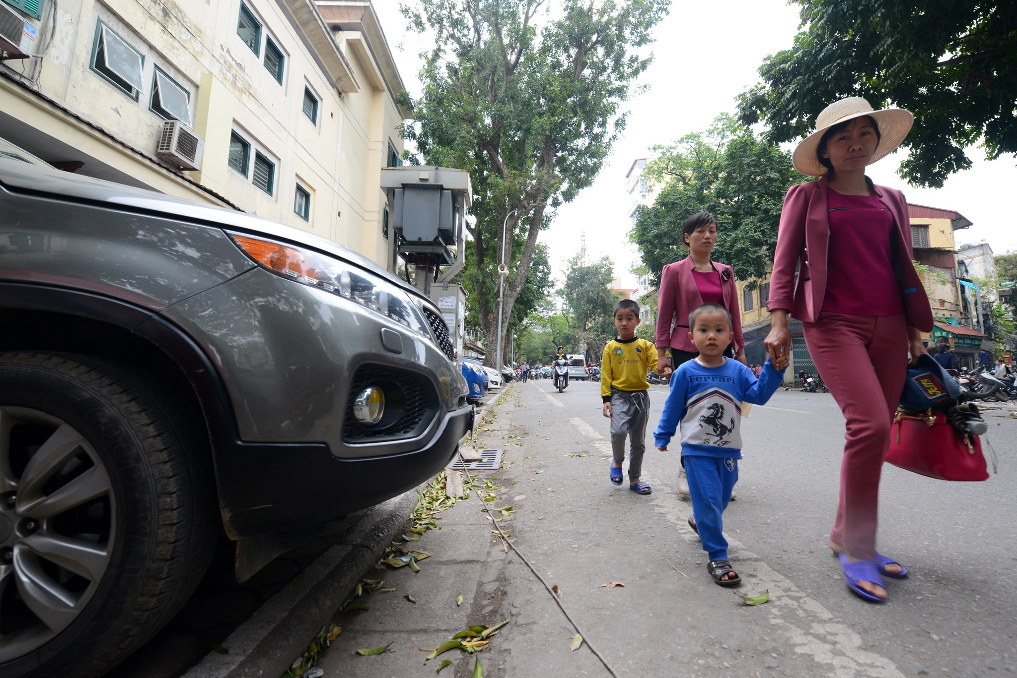 bai xe day khach xe buyt xuong duong anh 3