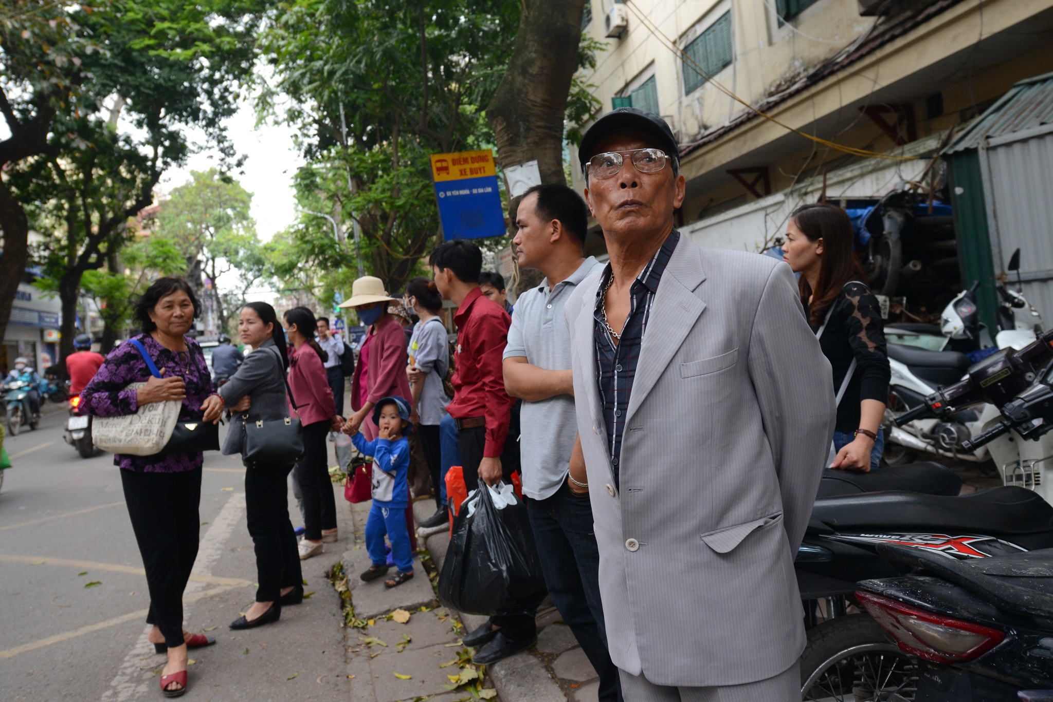 bai xe day khach xe buyt xuong duong anh 10