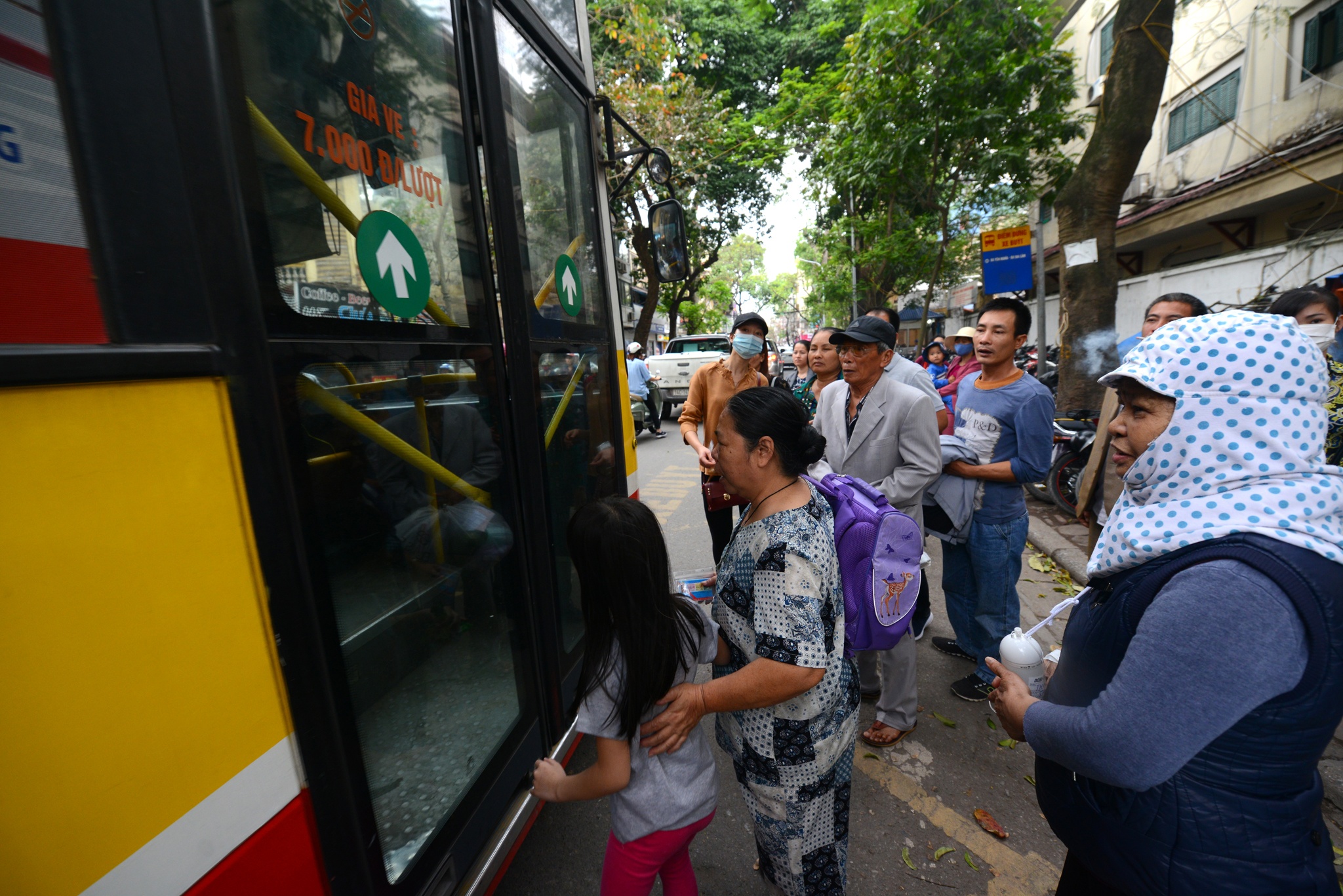 bai xe day khach xe buyt xuong duong anh 12