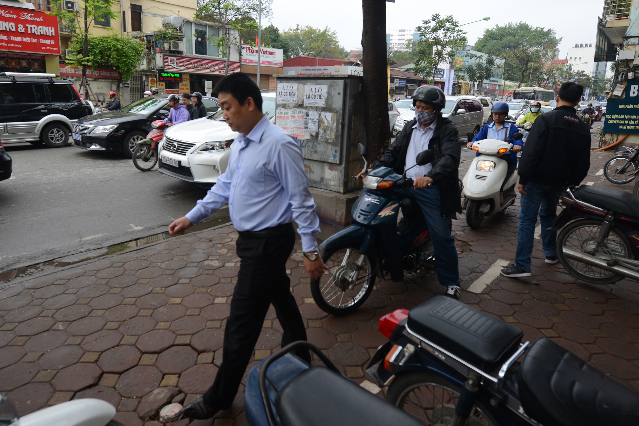 xe may cay nat via he Ha Noi anh 15