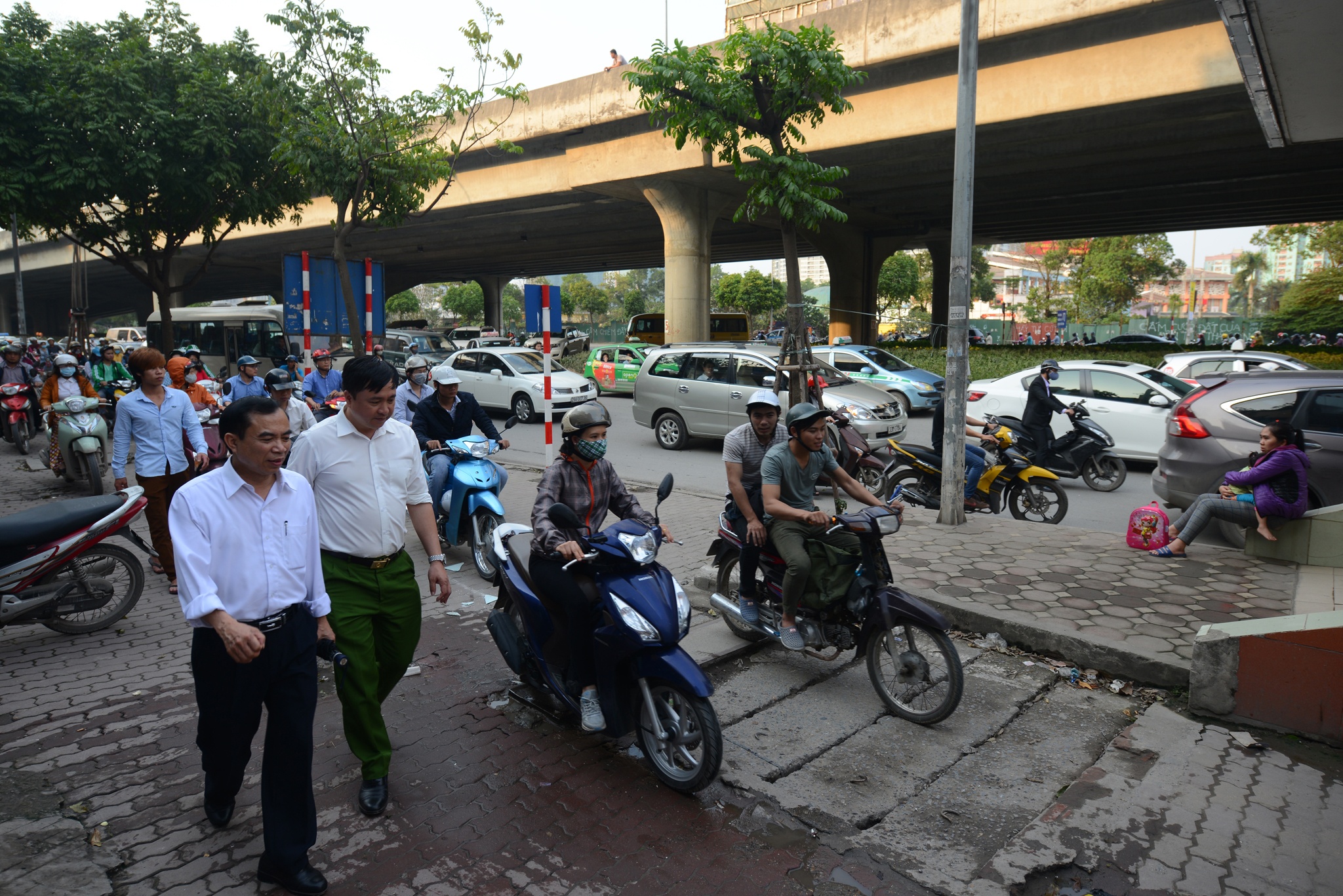 xe may cay nat via he Ha Noi anh 11