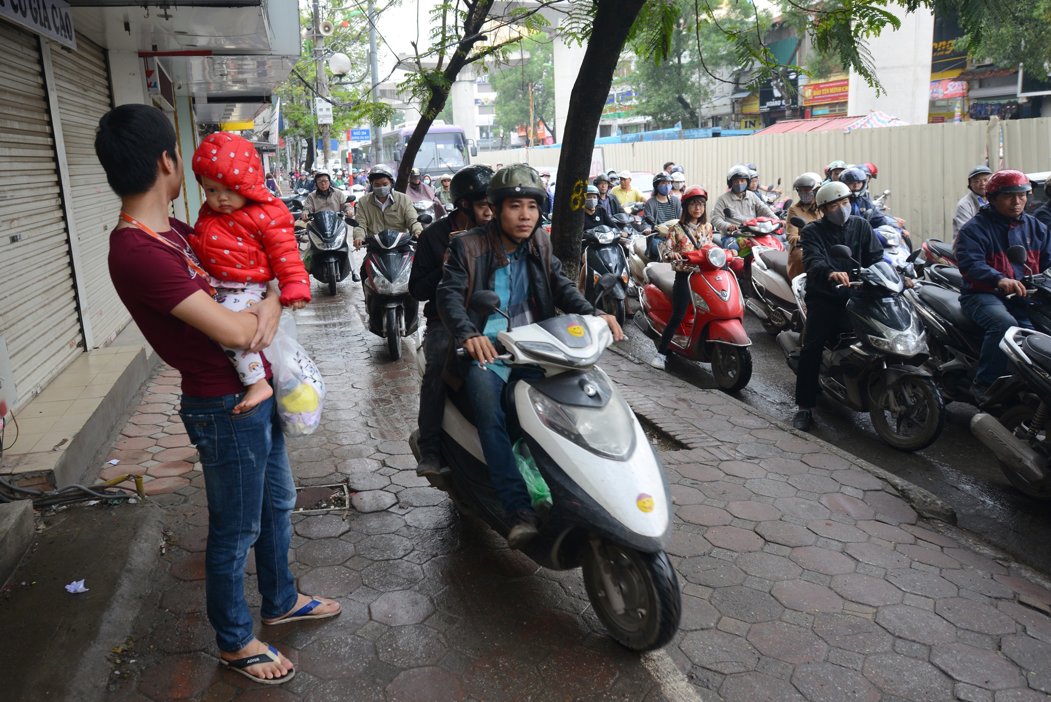 xe may cay nat via he Ha Noi anh 4