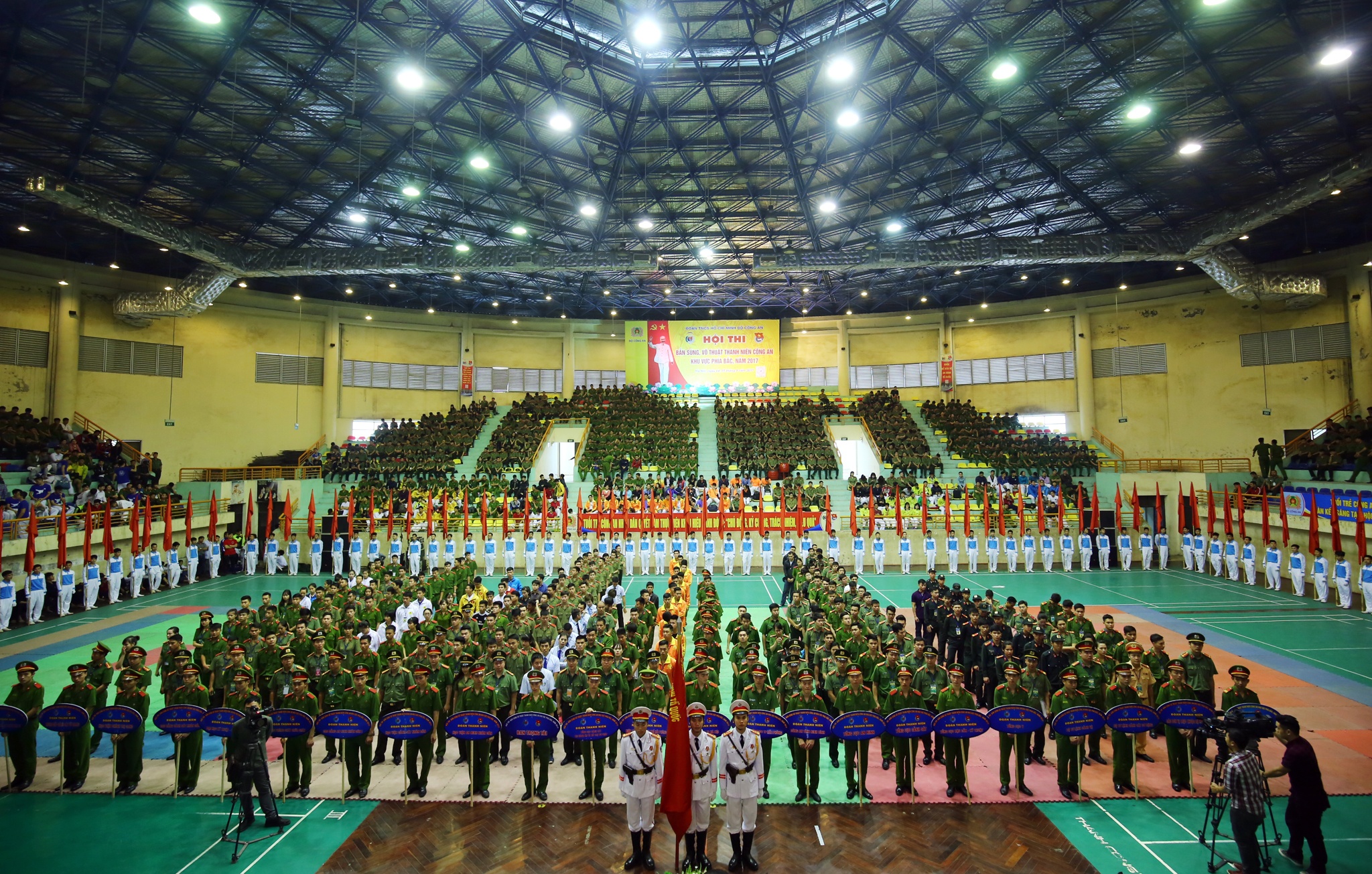 Nu canh sat xinh dep anh 1