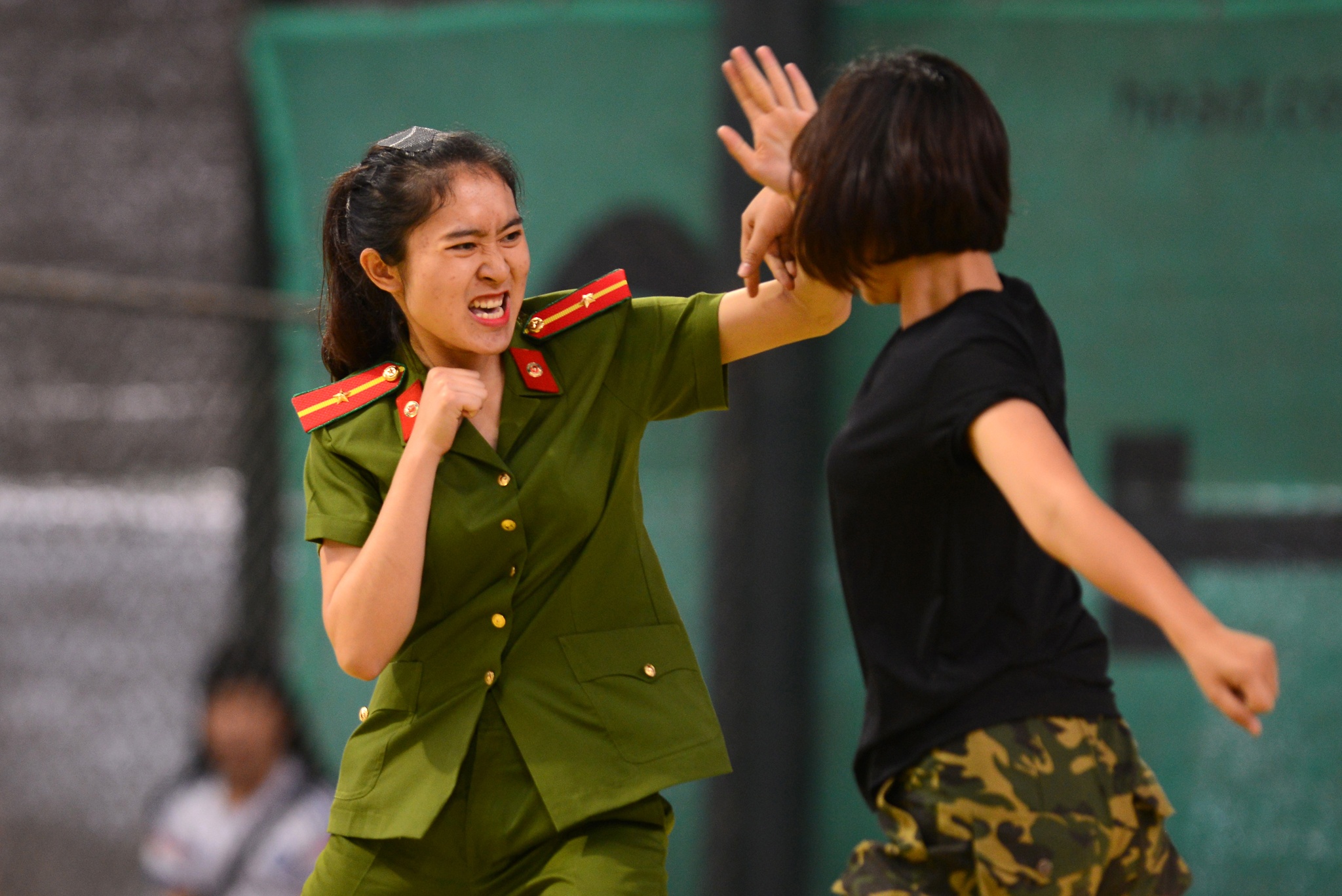 Nu canh sat xinh dep anh 14